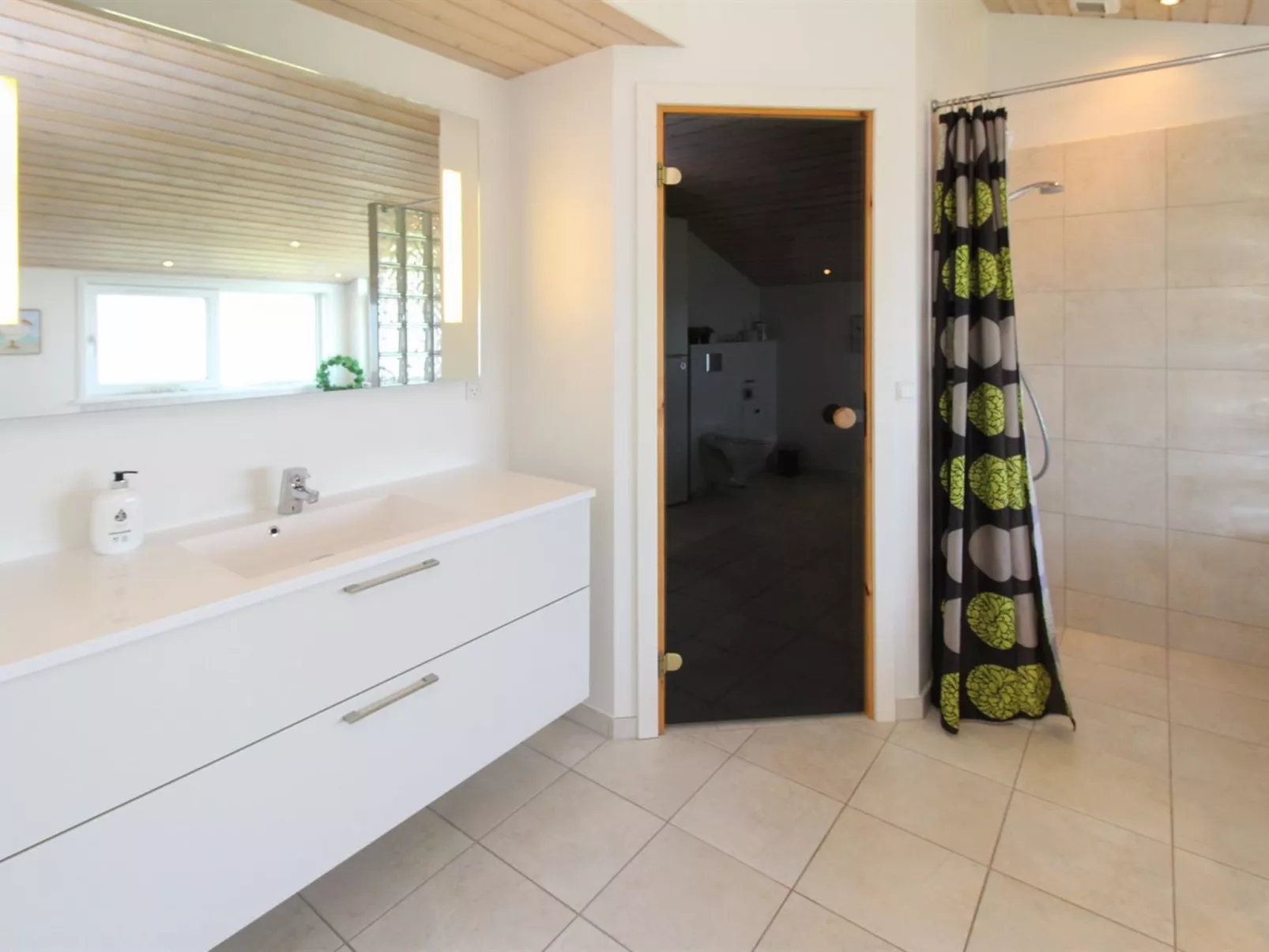 "Lennart" - 300m from the sea-Binnen