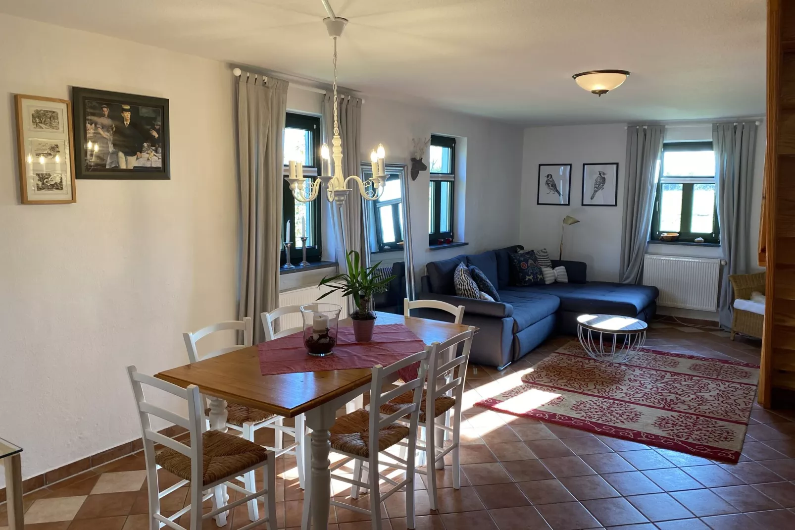 Modern appartement met zwembad in Dargun-Woonkamer