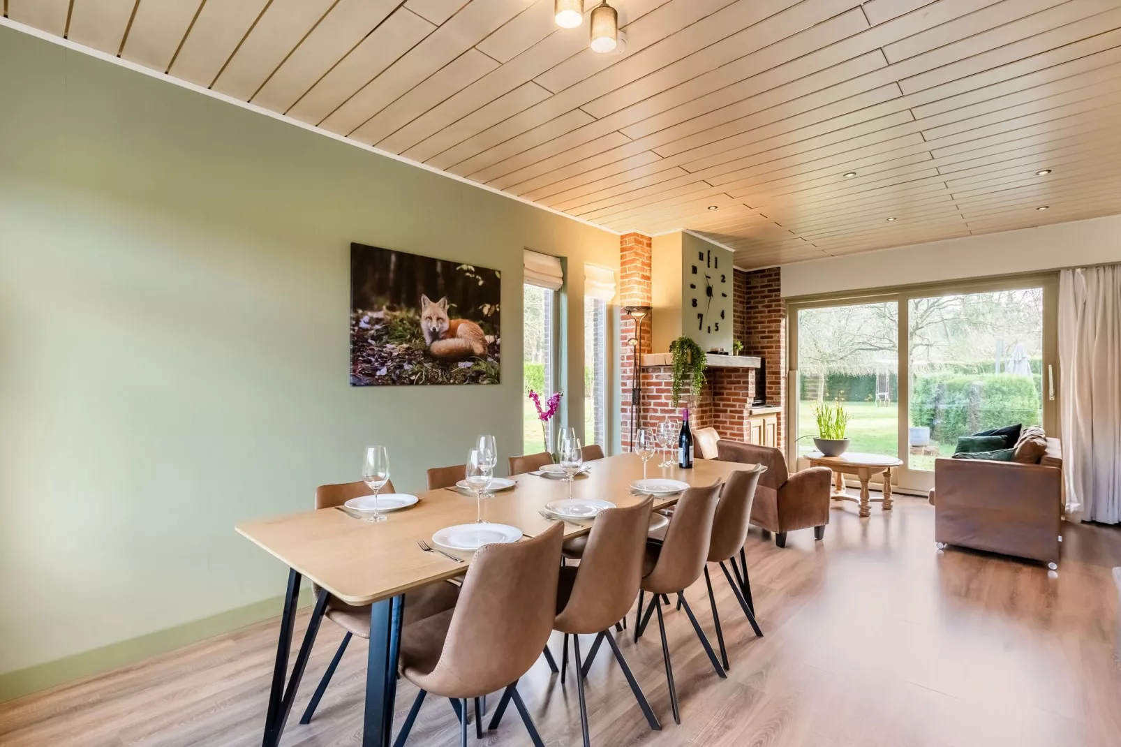 Buiten Huis-Eetkamer
