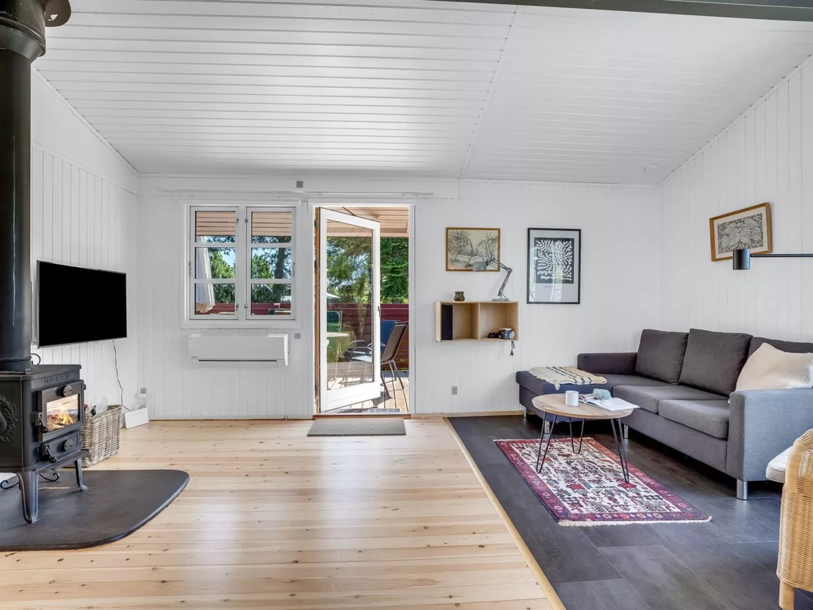 "Borghild" - 500m from the sea-Binnen