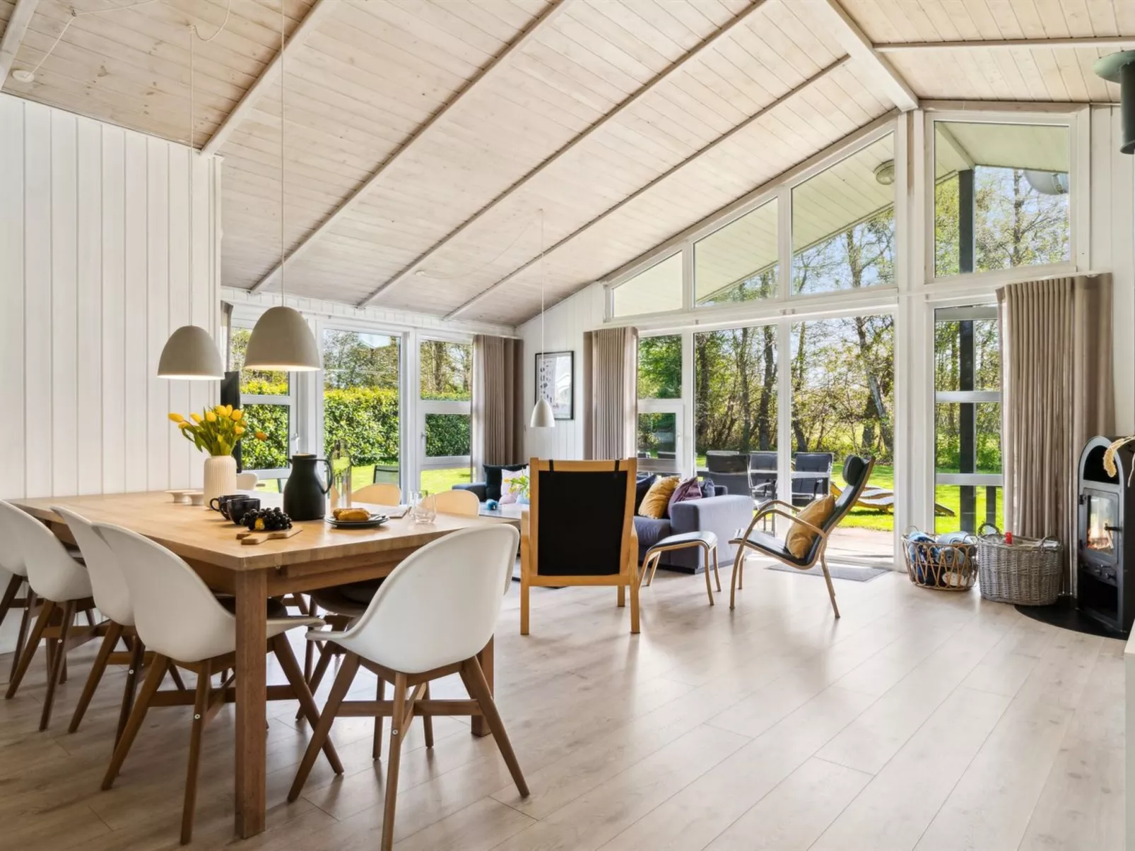 "Amiira" - 500m from the sea-Binnen