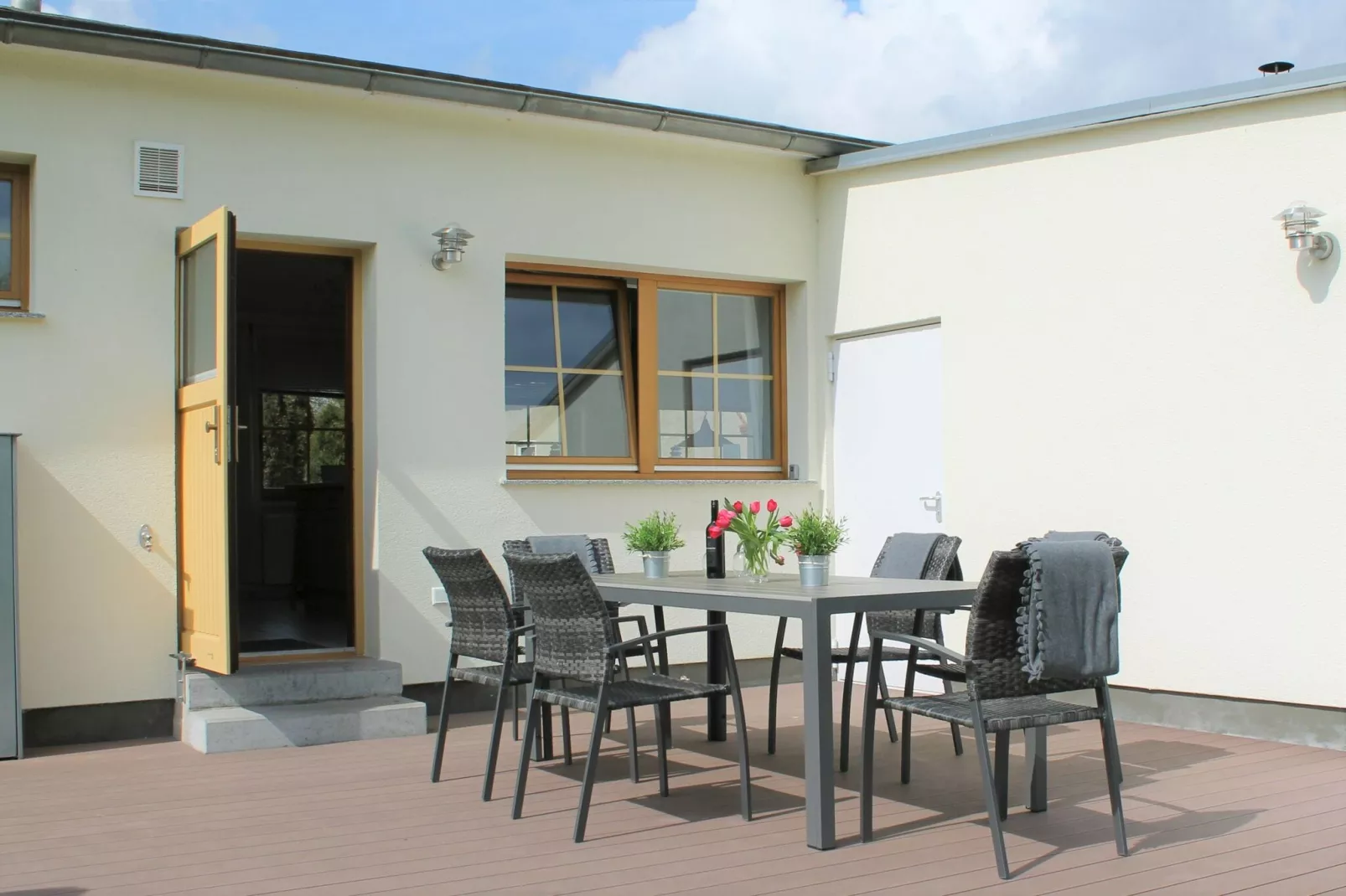 Ferienhaus Im Gutshofpark mit Sauna-Buitenkant zomer