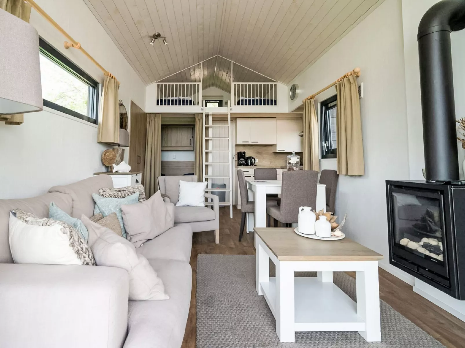 Tiny Lodge 4-Binnen