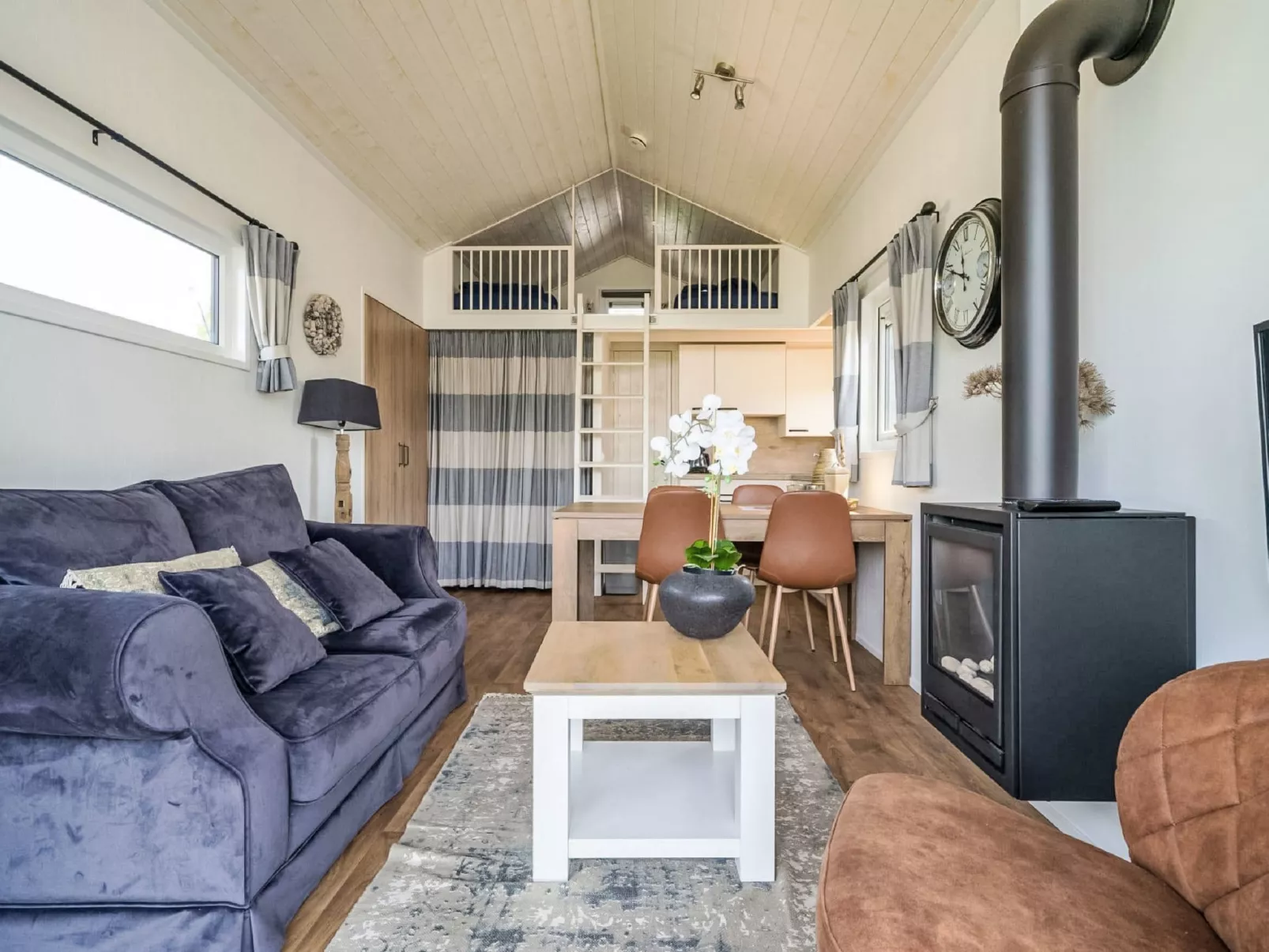 Tiny Lodge 4-Binnen