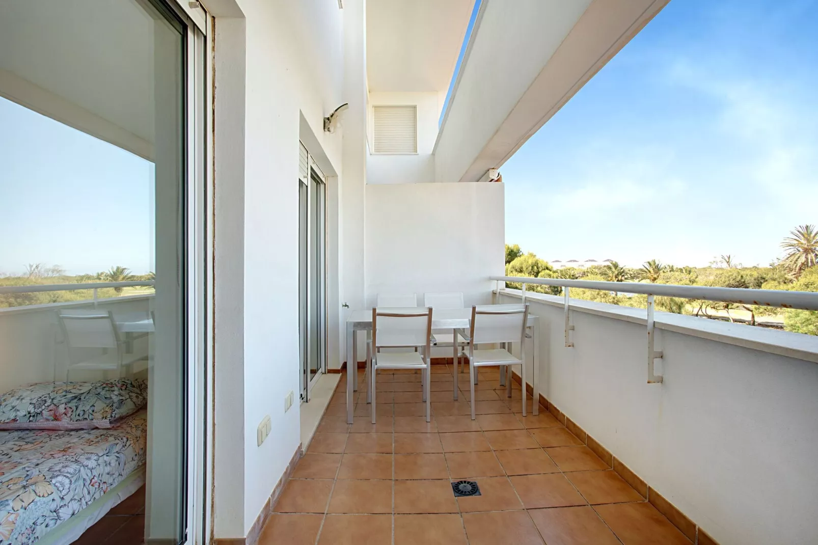 Lovely Apartment with swimming pool-Terrasbalkon