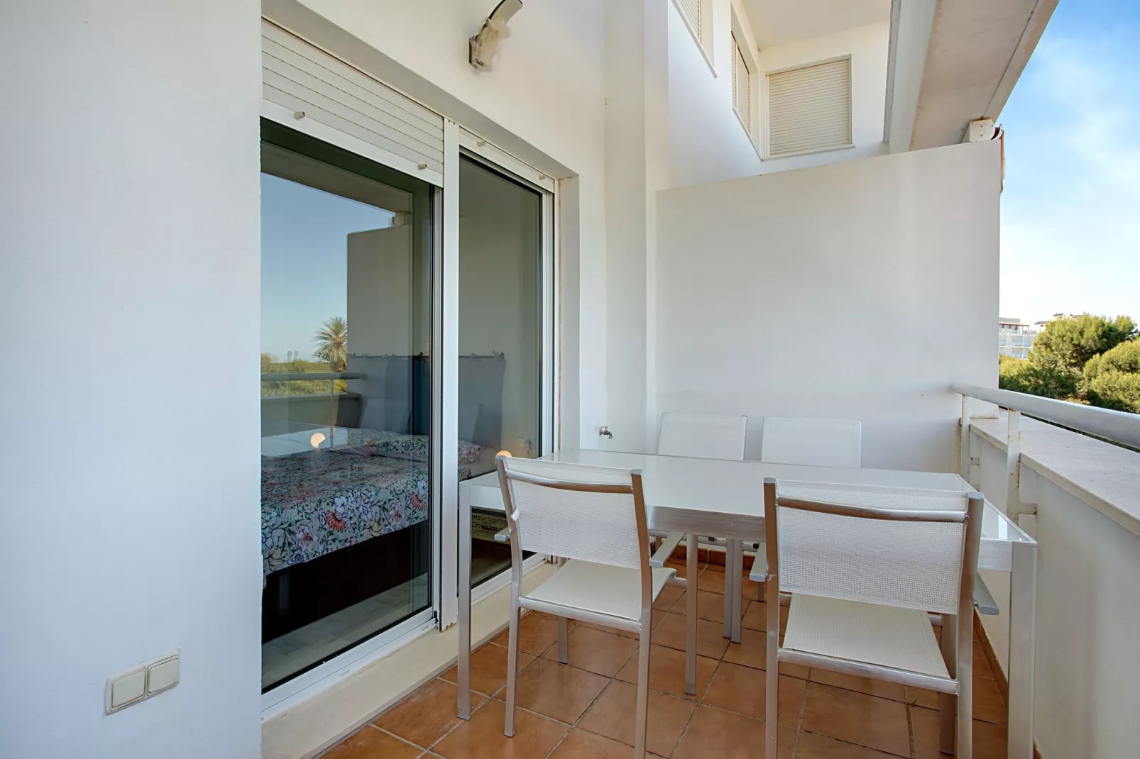 Lovely Apartment with swimming pool-Terrasbalkon