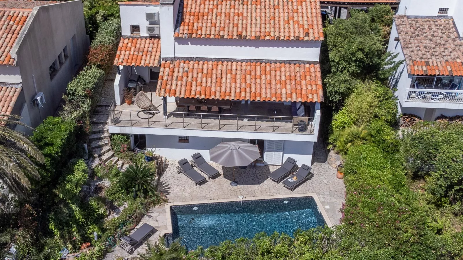 Villa les Oiseaux-Buitenkant zomer