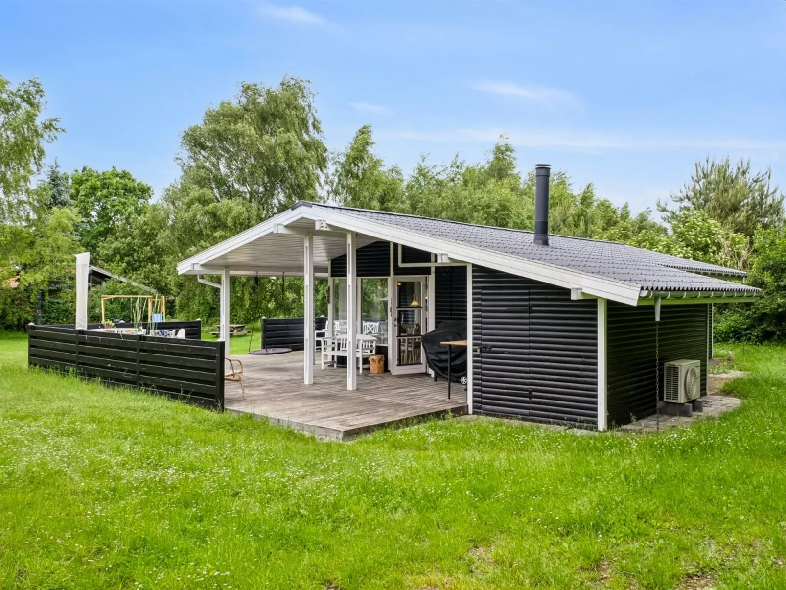 "Morten" - 500m from the sea-Buiten
