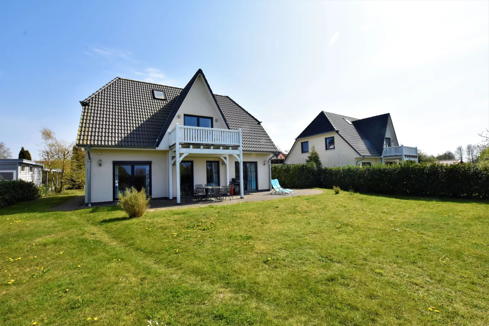 Minihus - Erdgeschoss mit Terrasse-Buitenkant zomer