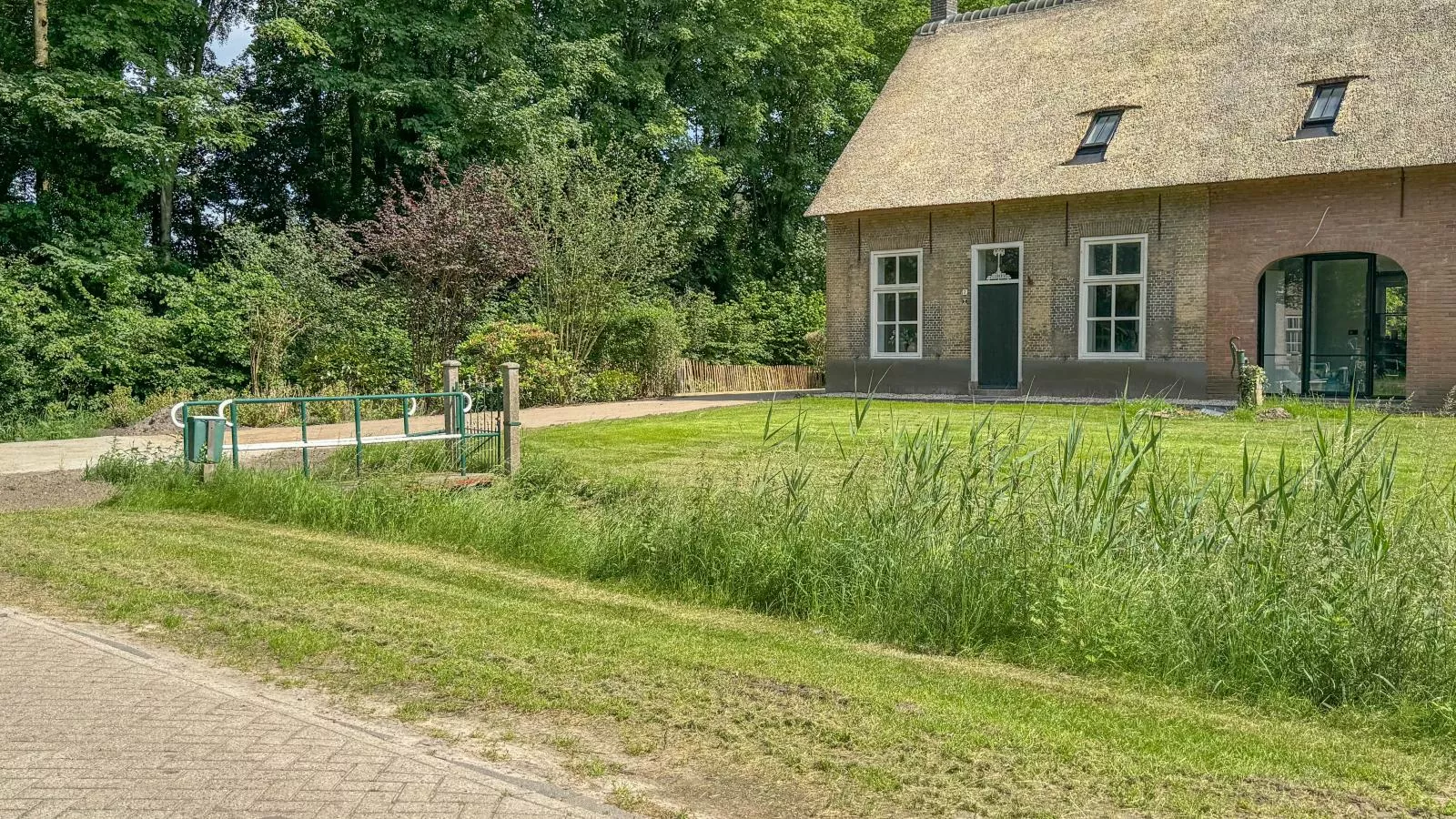 Het Hoevehuys-Buitenkant zomer
