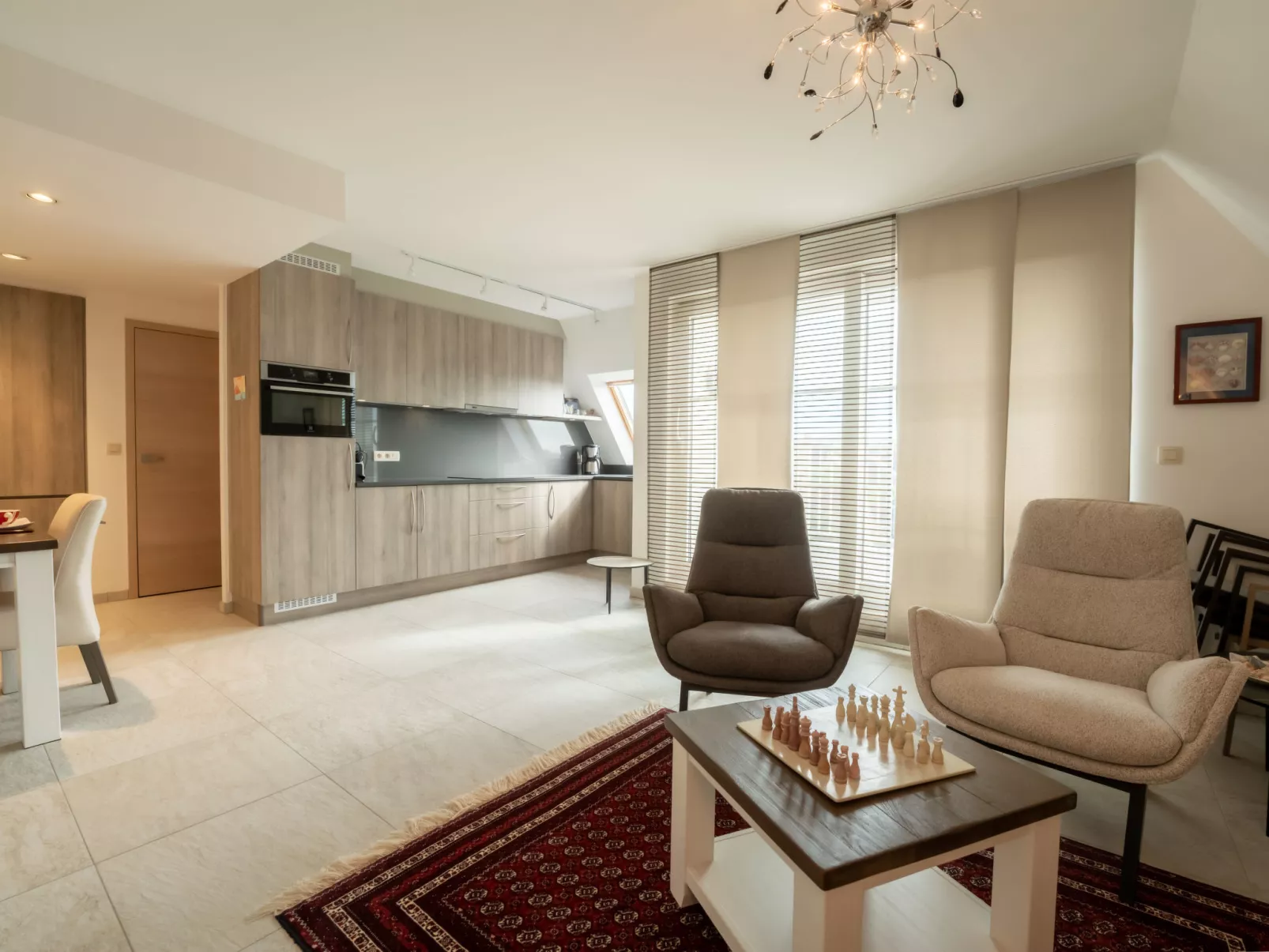 Cosy - bright top floor appartment-Binnen