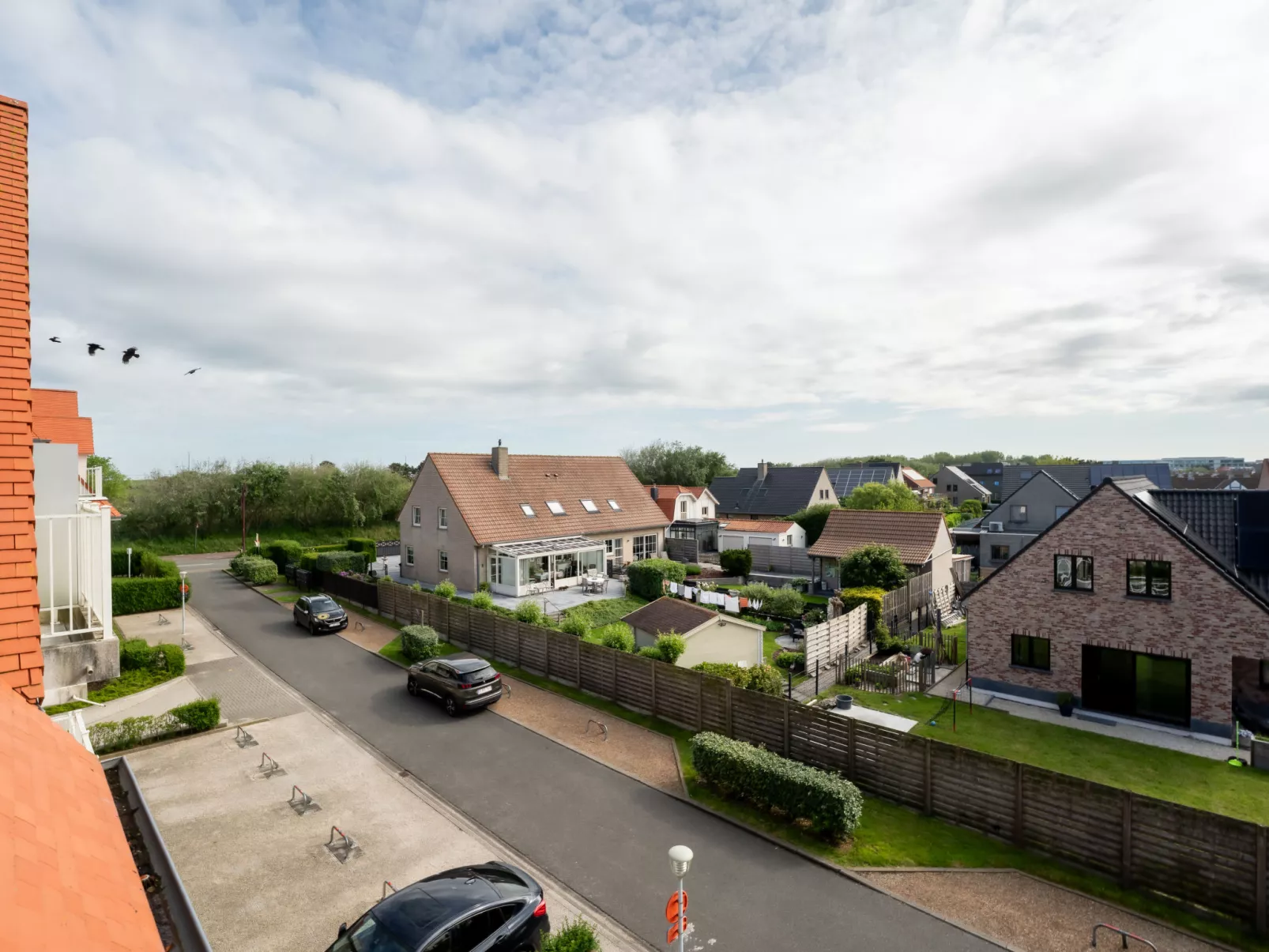 Cosy - bright top floor appartment-Buiten