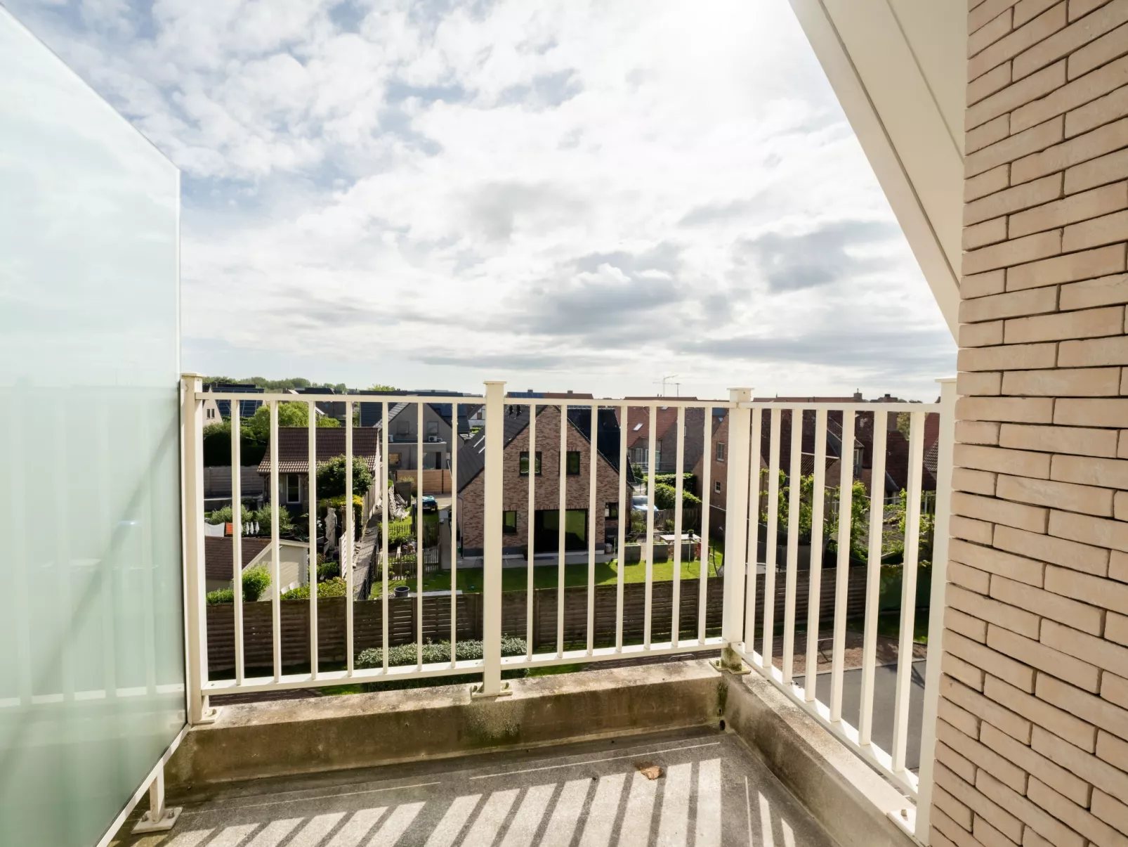 Cosy - bright top floor appartment-Buiten