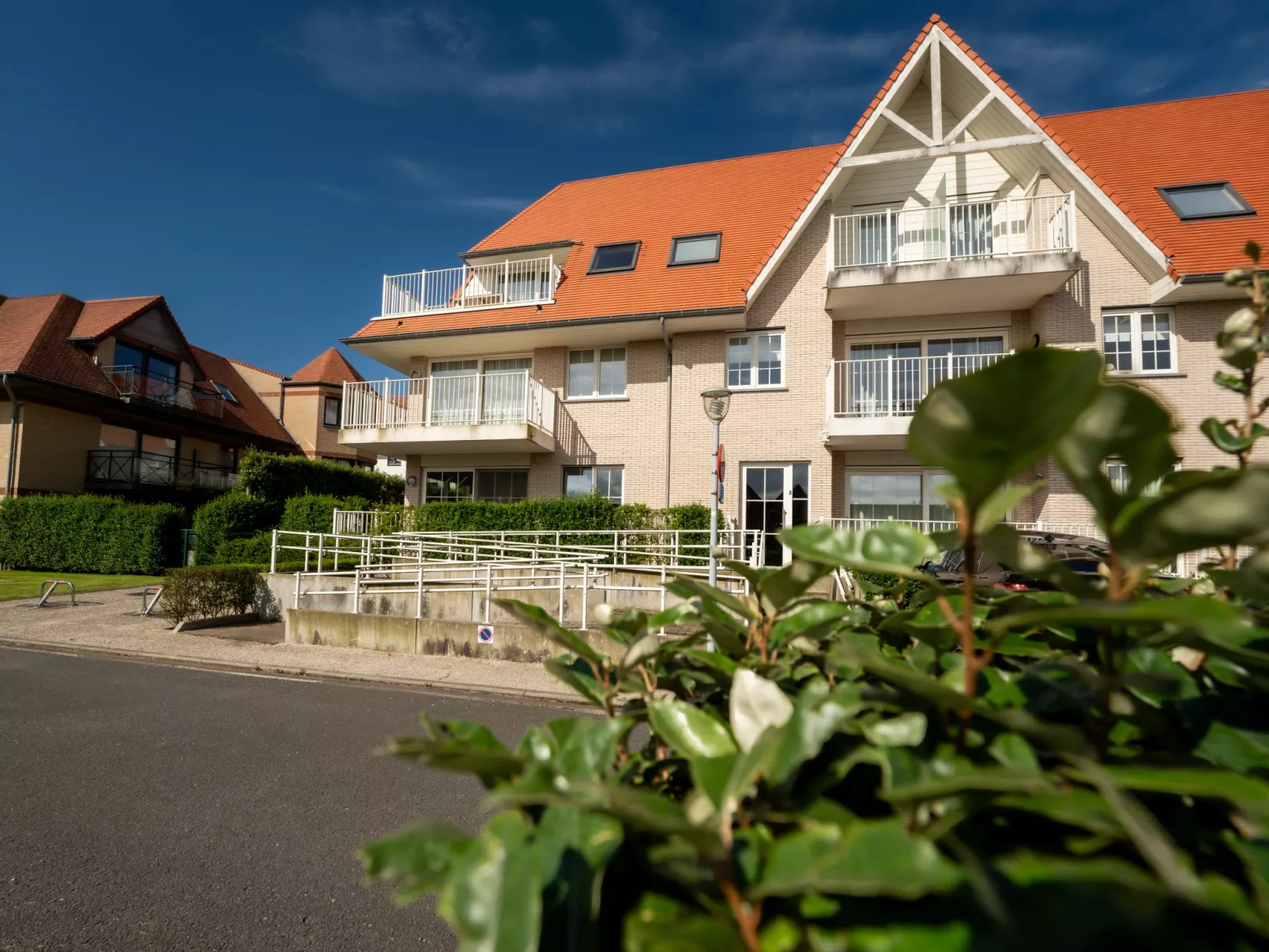 Cosy - bright top floor appartment-Buiten
