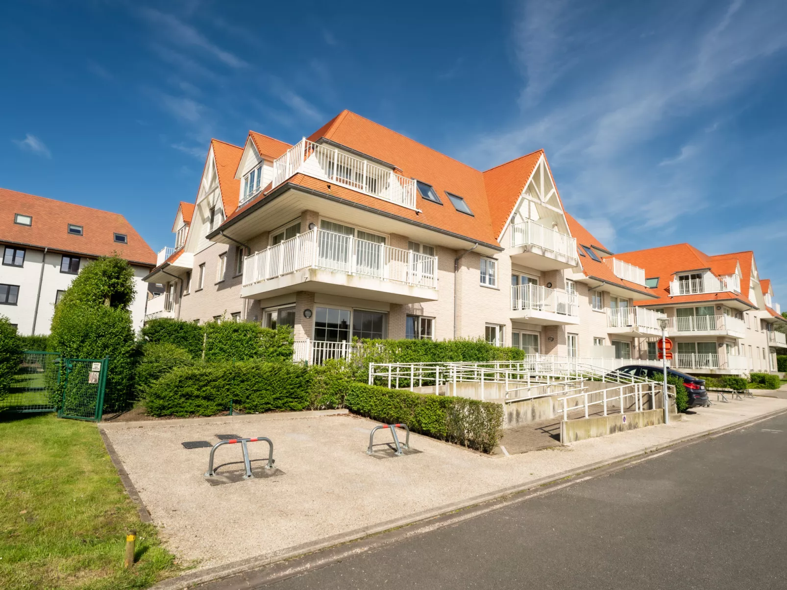 Cosy - bright top floor appartment-Buiten