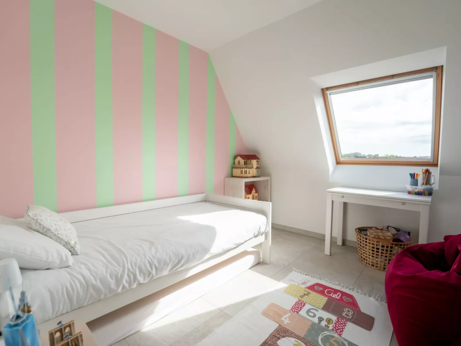 Cosy - bright top floor appartment-Binnen