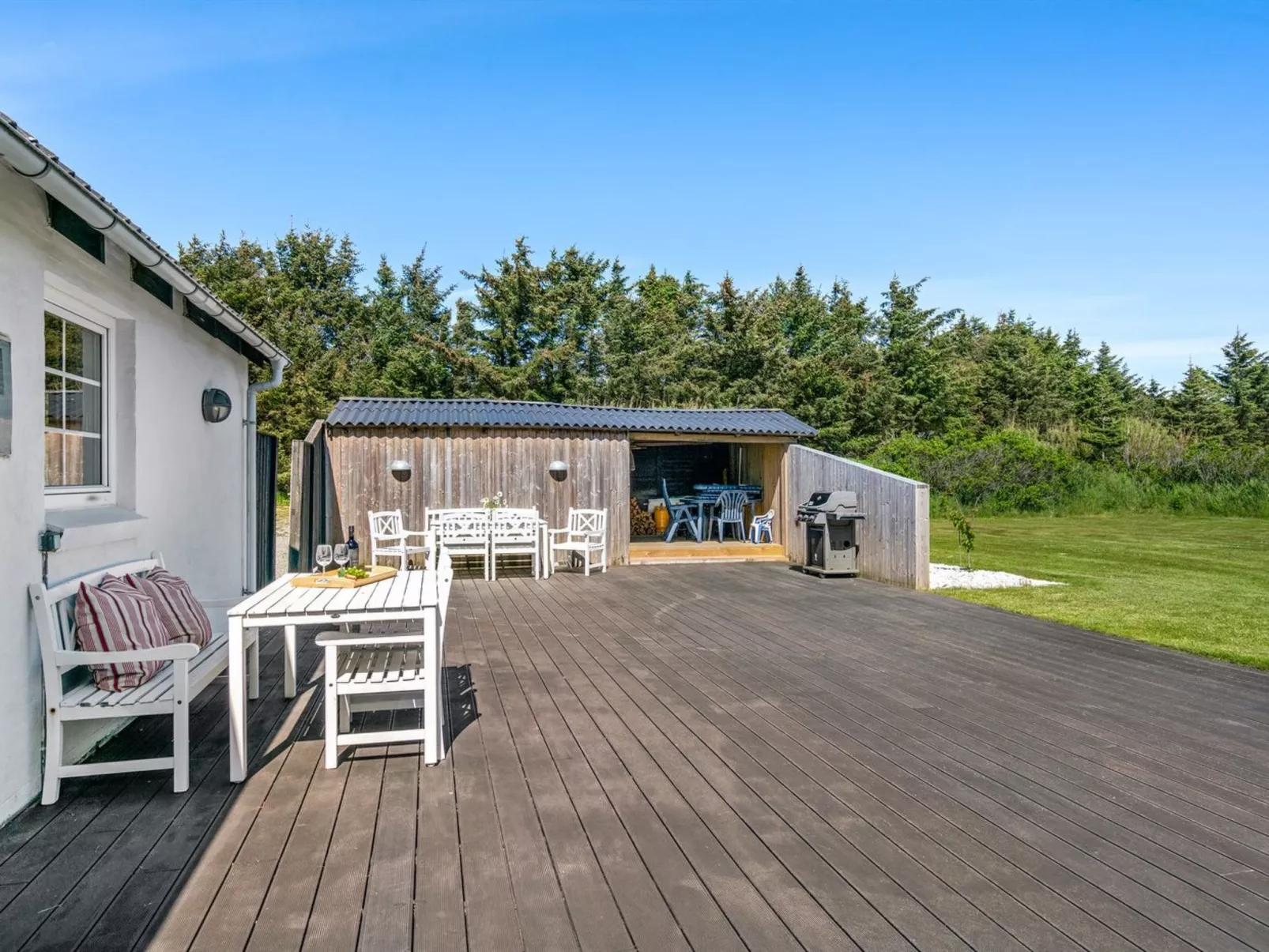 "Law" - 400m from the sea-Buiten