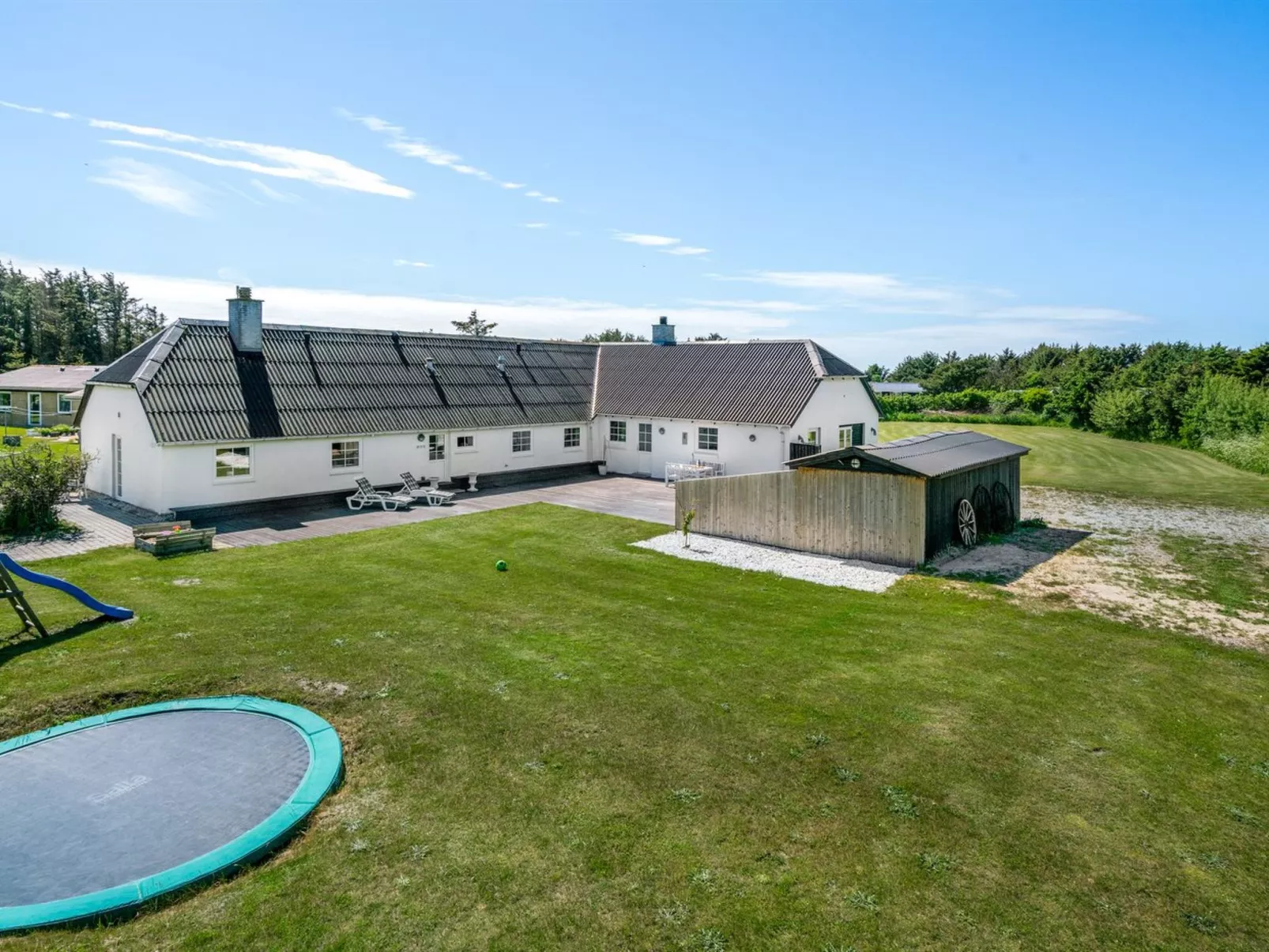 "Law" - 400m from the sea-Buiten