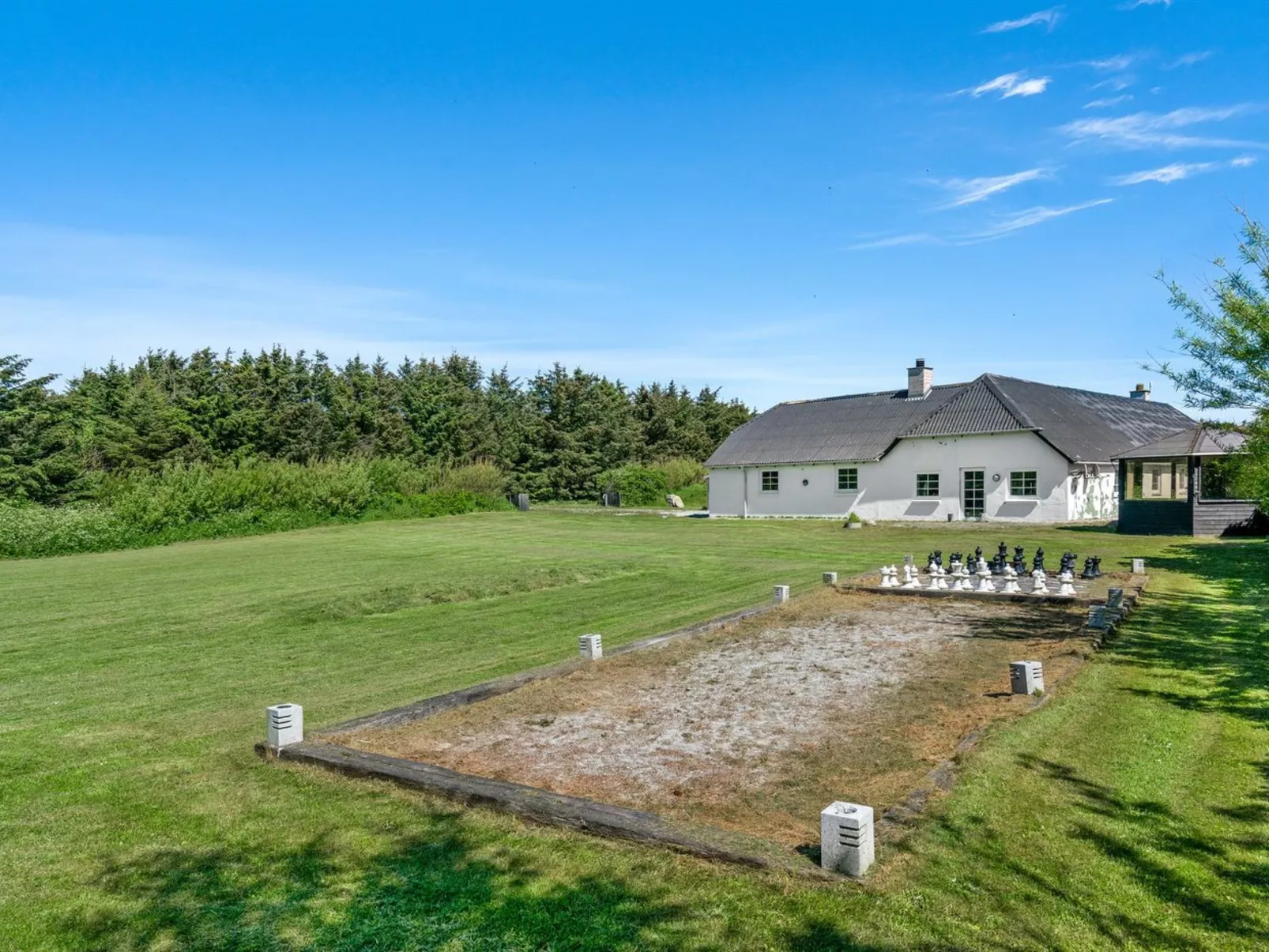 "Law" - 400m from the sea-Buiten