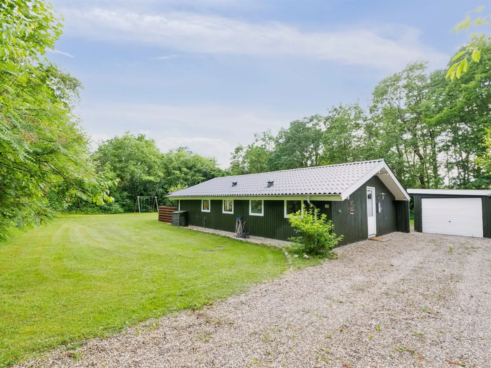 "Zaharinka" - 30km from the sea-Buiten