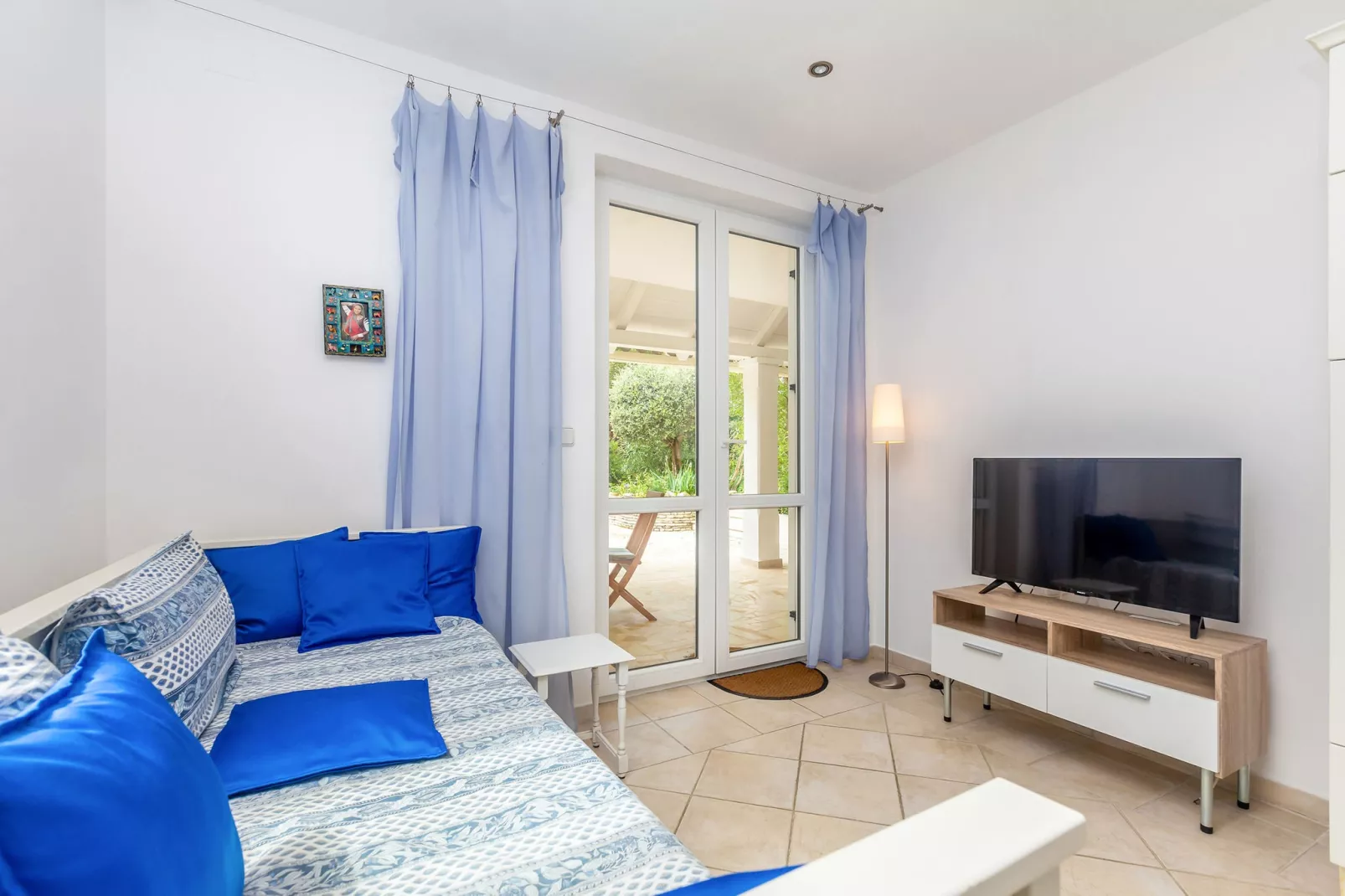 Gardenia Family Apartment-Woonkamer