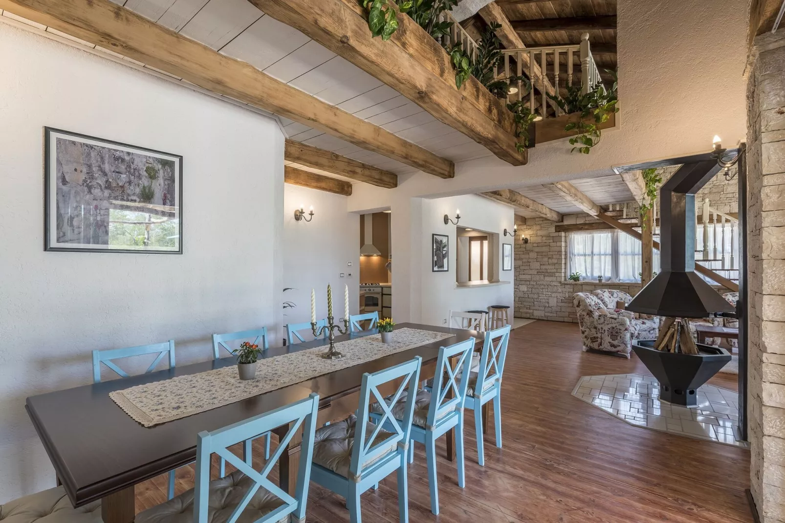 Villa Lipica with Private Pool and Jacuzzi-Eetkamer