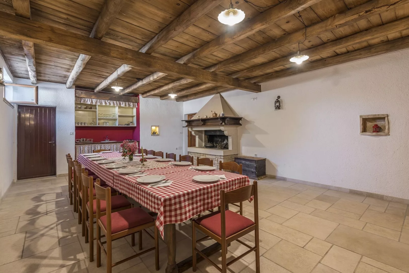 Villa Lipica with Private Pool and Jacuzzi-Recreatieruimte
