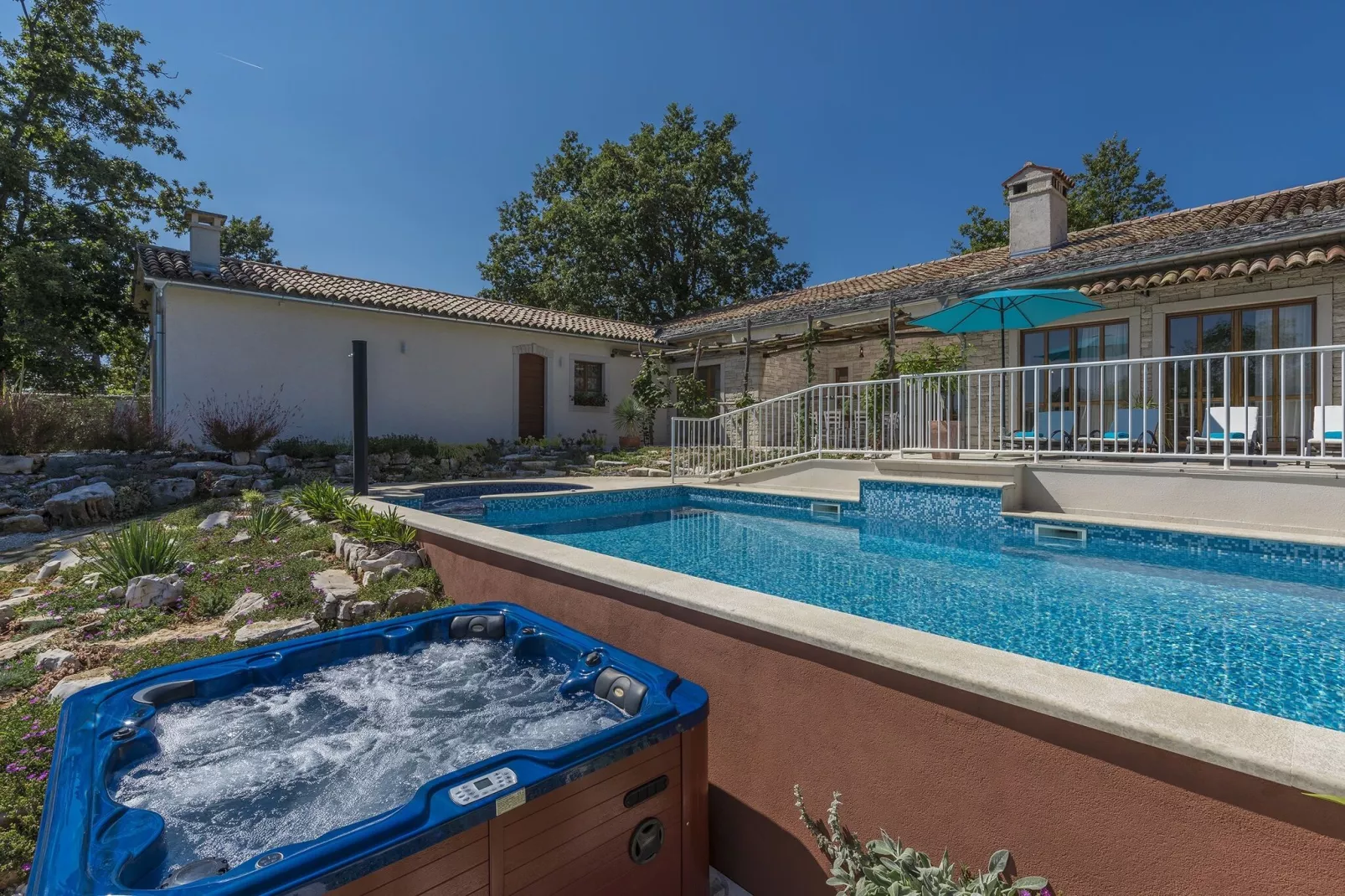 Villa Lipica with Private Pool and Jacuzzi-Wellness