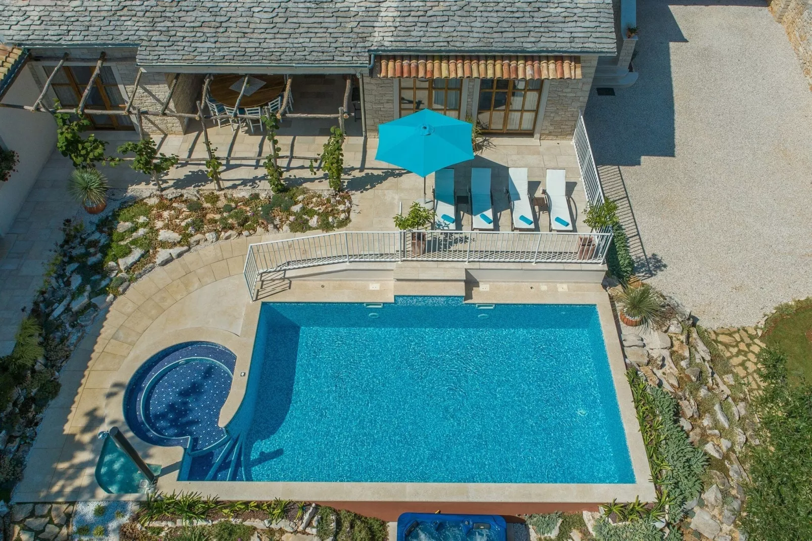 Villa Lipica with Private Pool and Jacuzzi-Sfeer