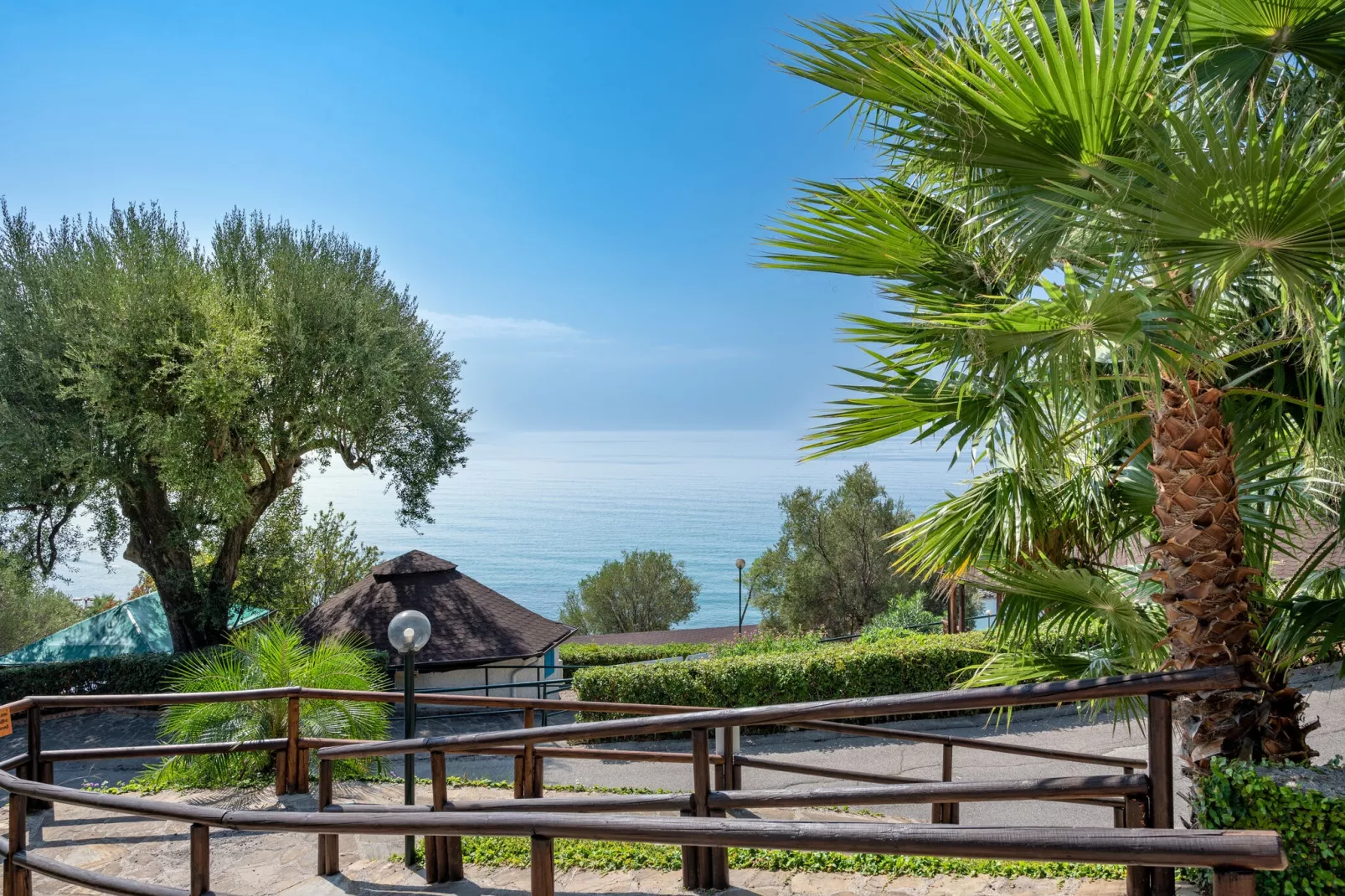 Resort Baia del Silenzio 2-Gebieden zomer 1km