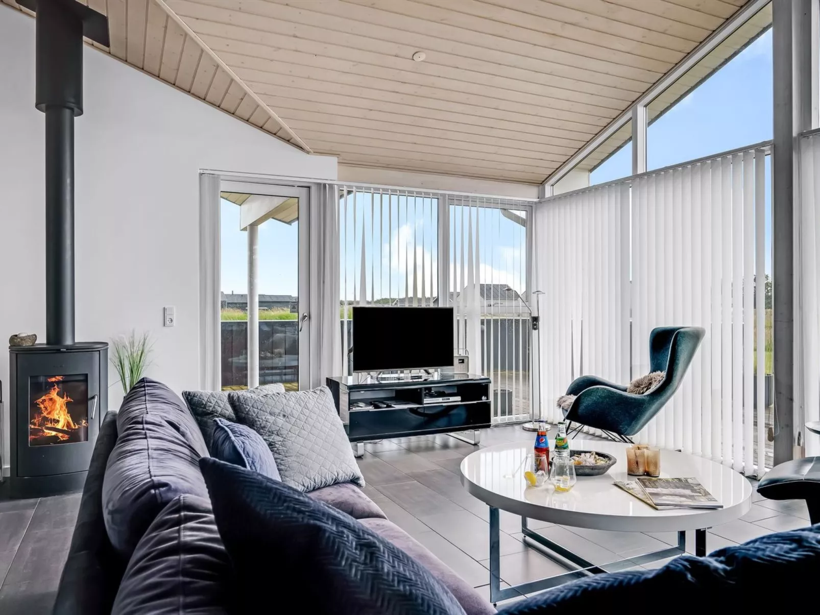 "Meino" - 1.4km from the sea-Binnen