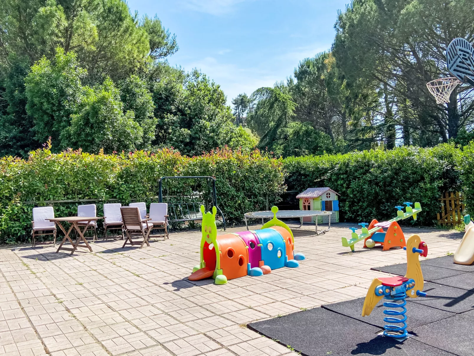 Le Rocche-Buiten