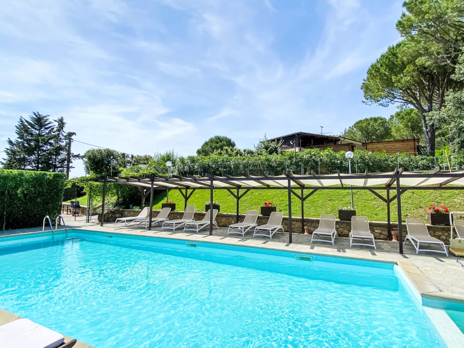 Le Rocche-Buiten