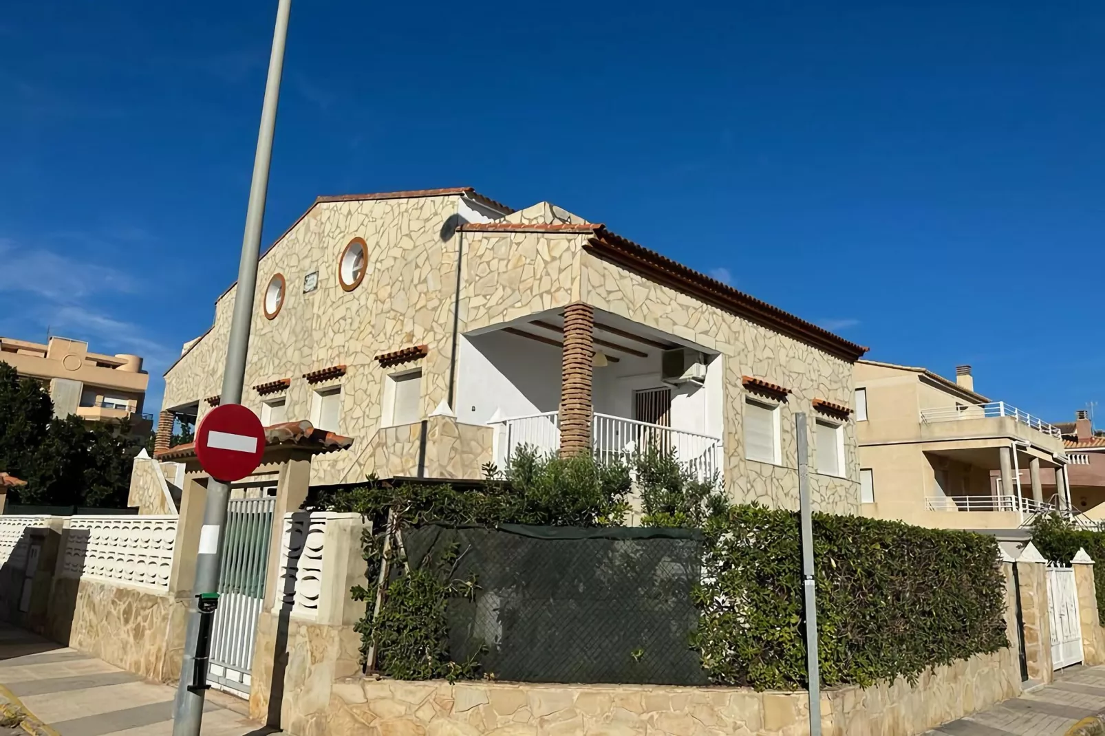 Apartamento Bajo Este-Buitenkant zomer