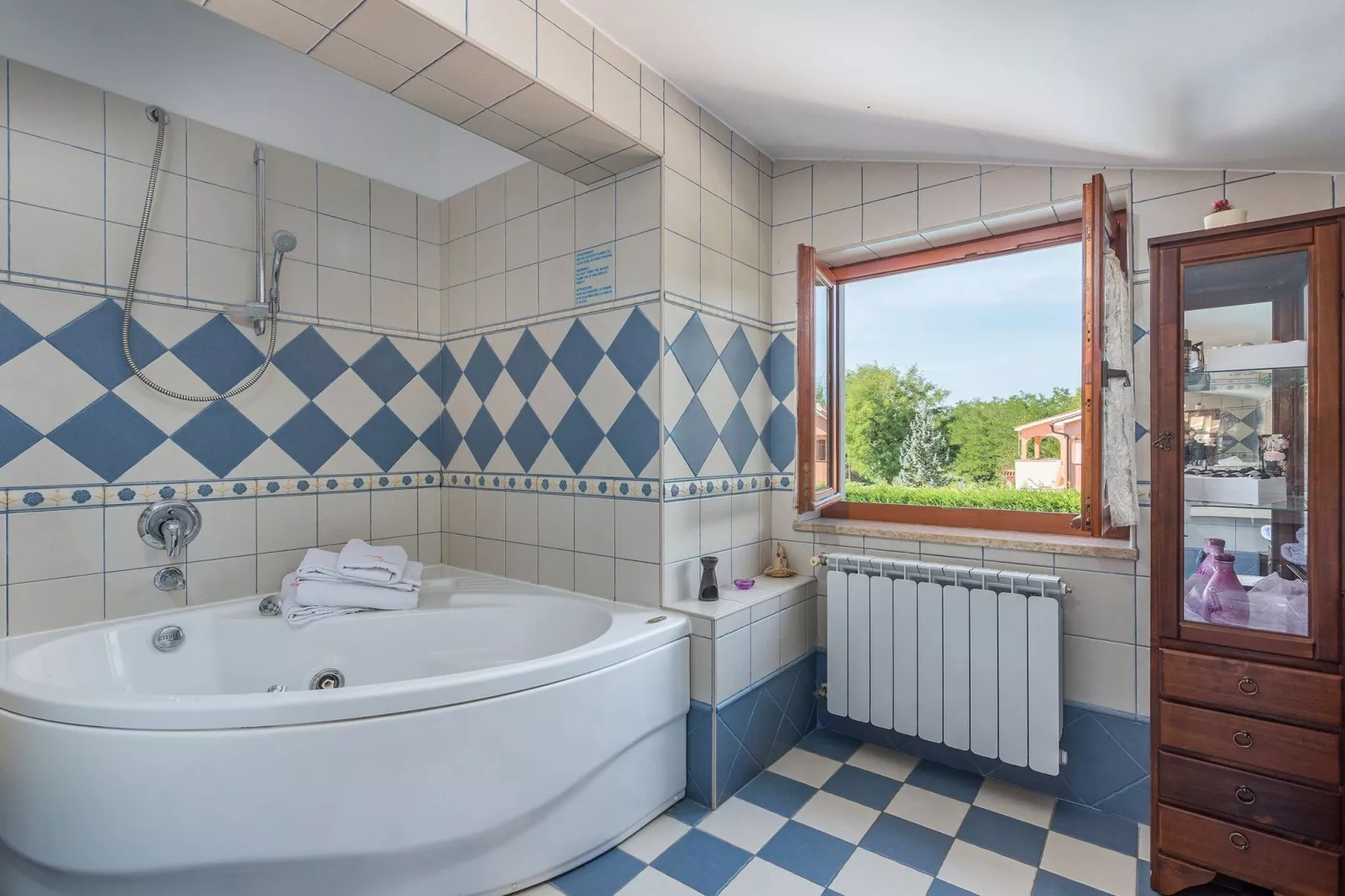 Villa Bacio-Badkamer