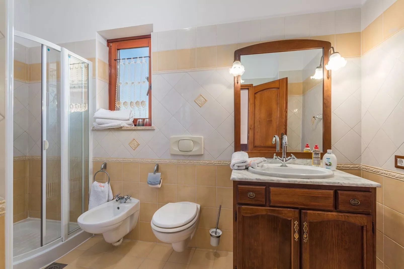 Villa Bacio-Badkamer