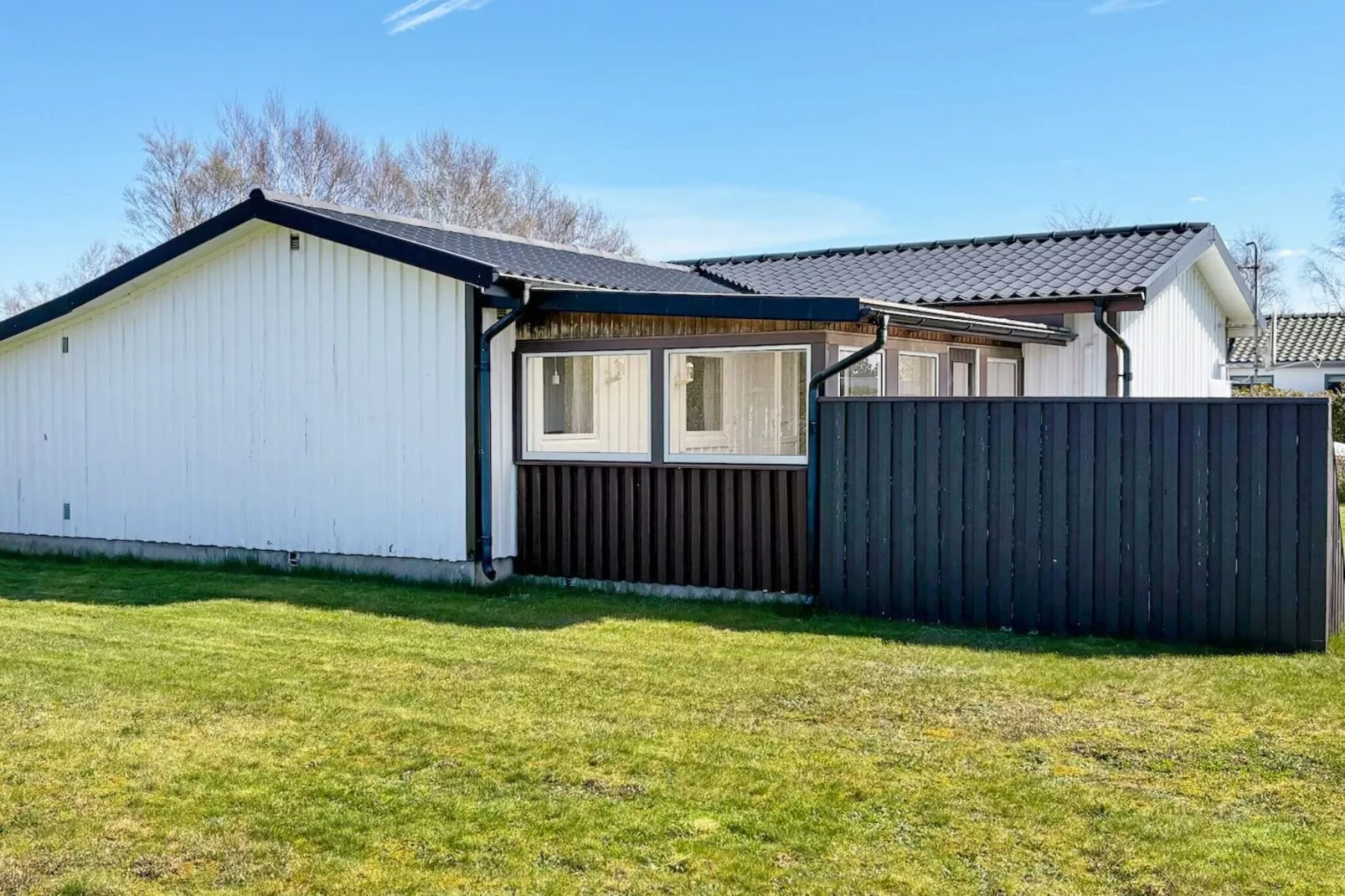 Welcoming cottage near the sea-Buitenlucht