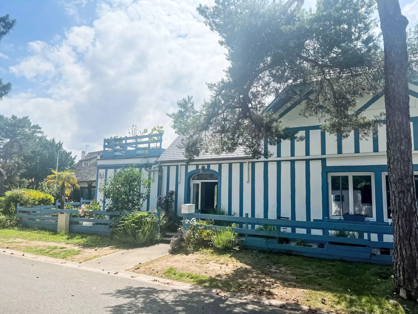La Villa bleue-Buiten