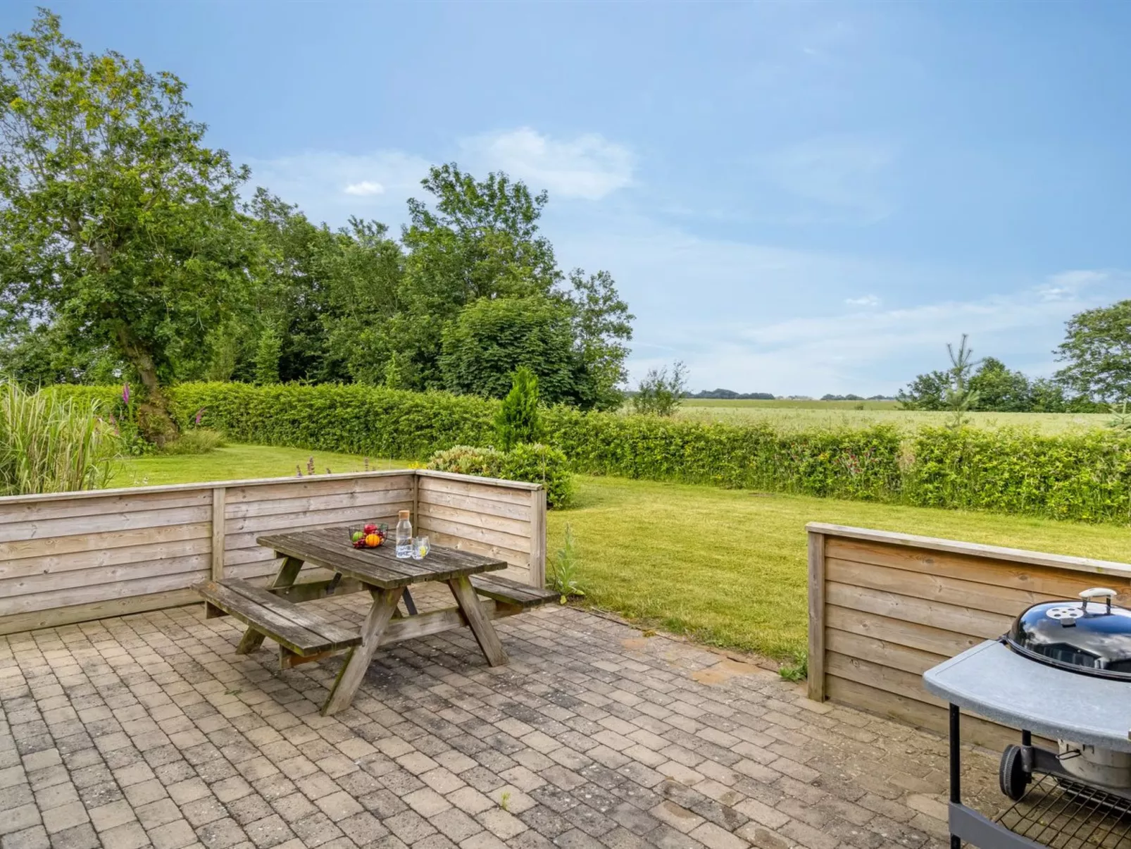 "Thrine" - 24km from the sea-Buiten