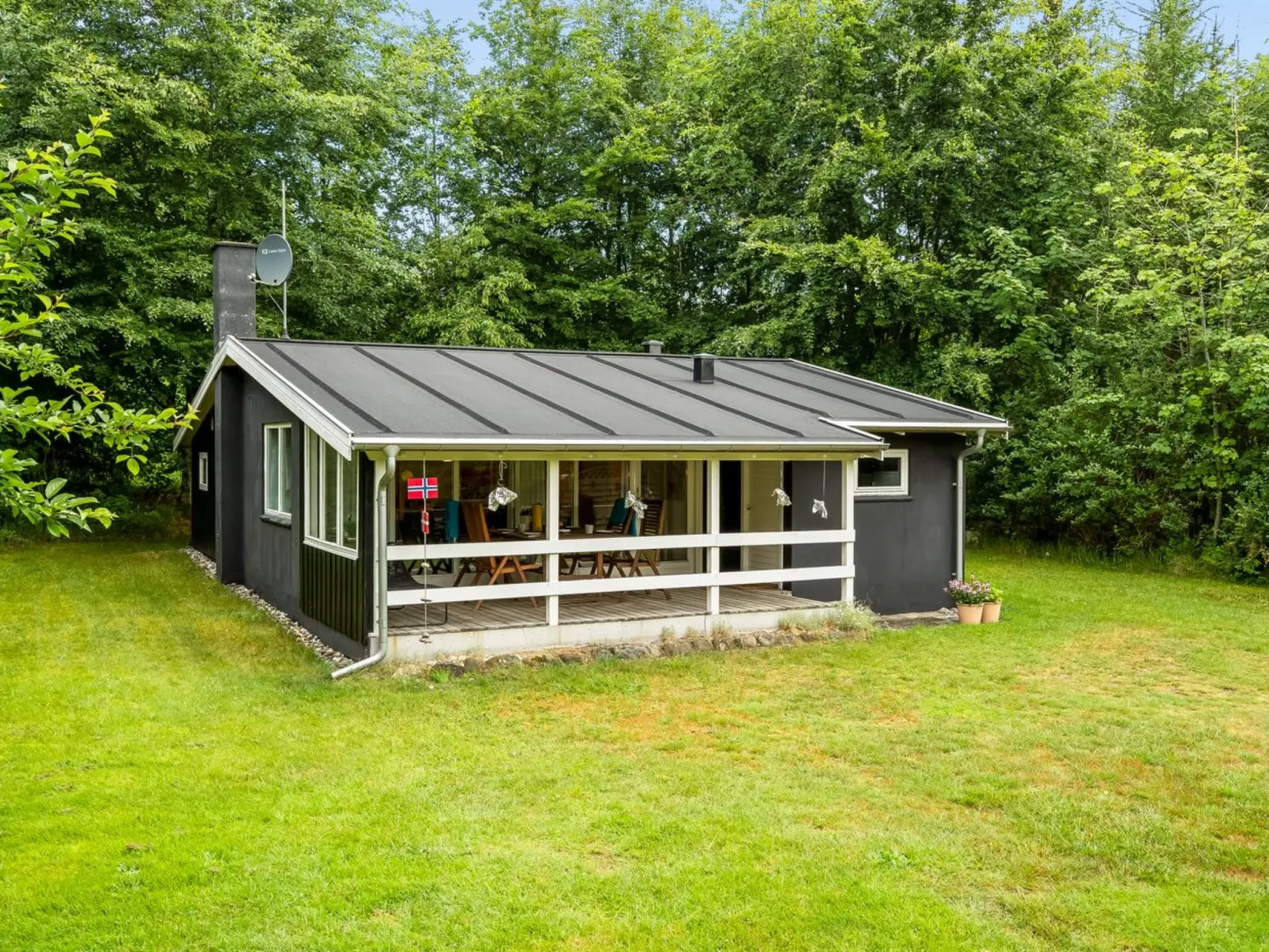 "Fergie" - 400m from the sea-Buiten