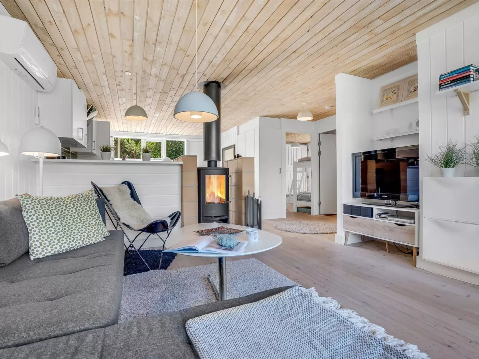 "Clea" - 300m from the sea-Binnen