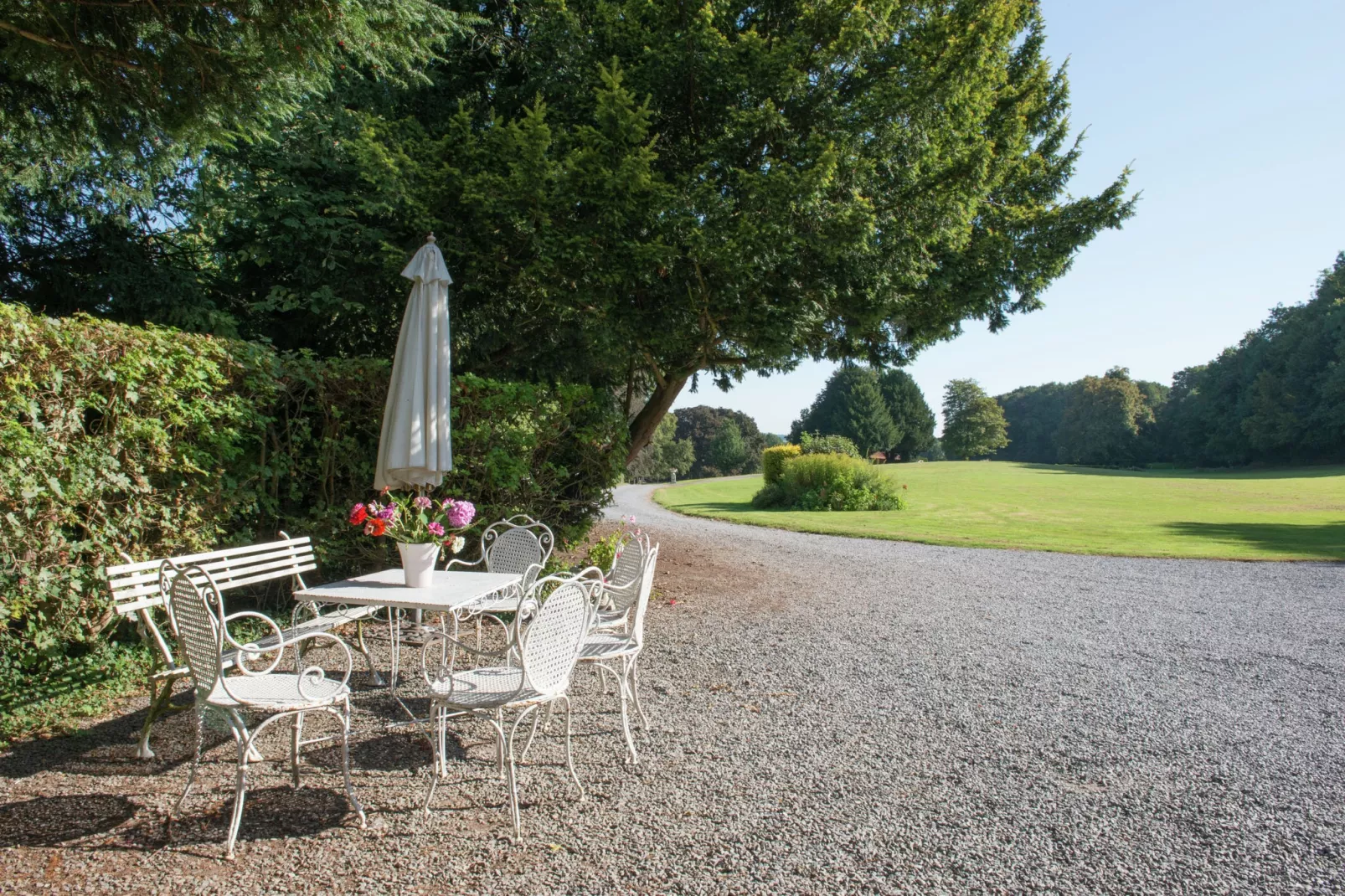 Chateau de Jevoumont-Tuinen zomer