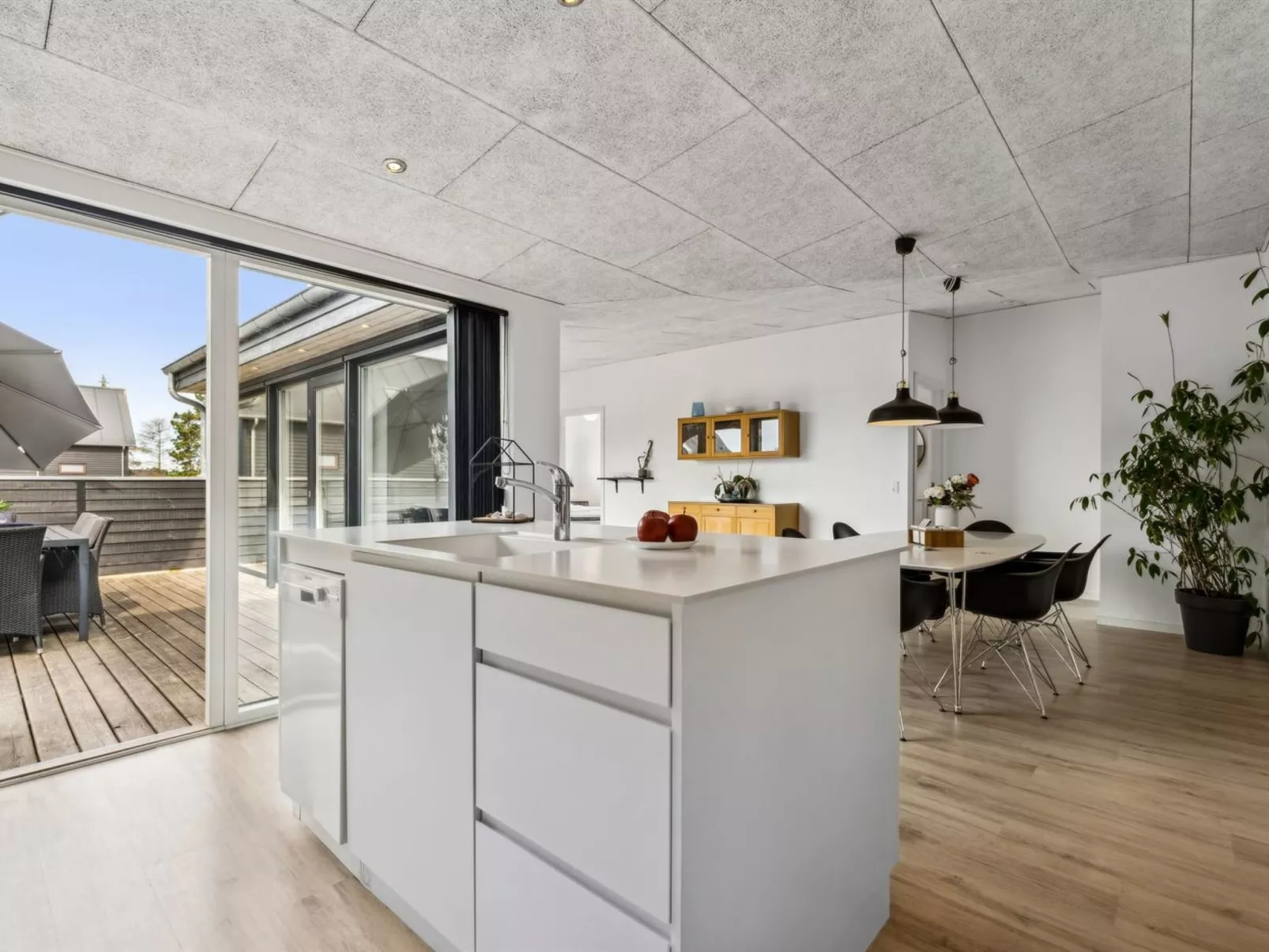 "Ingebrit" - 1.4km from the sea-Buiten