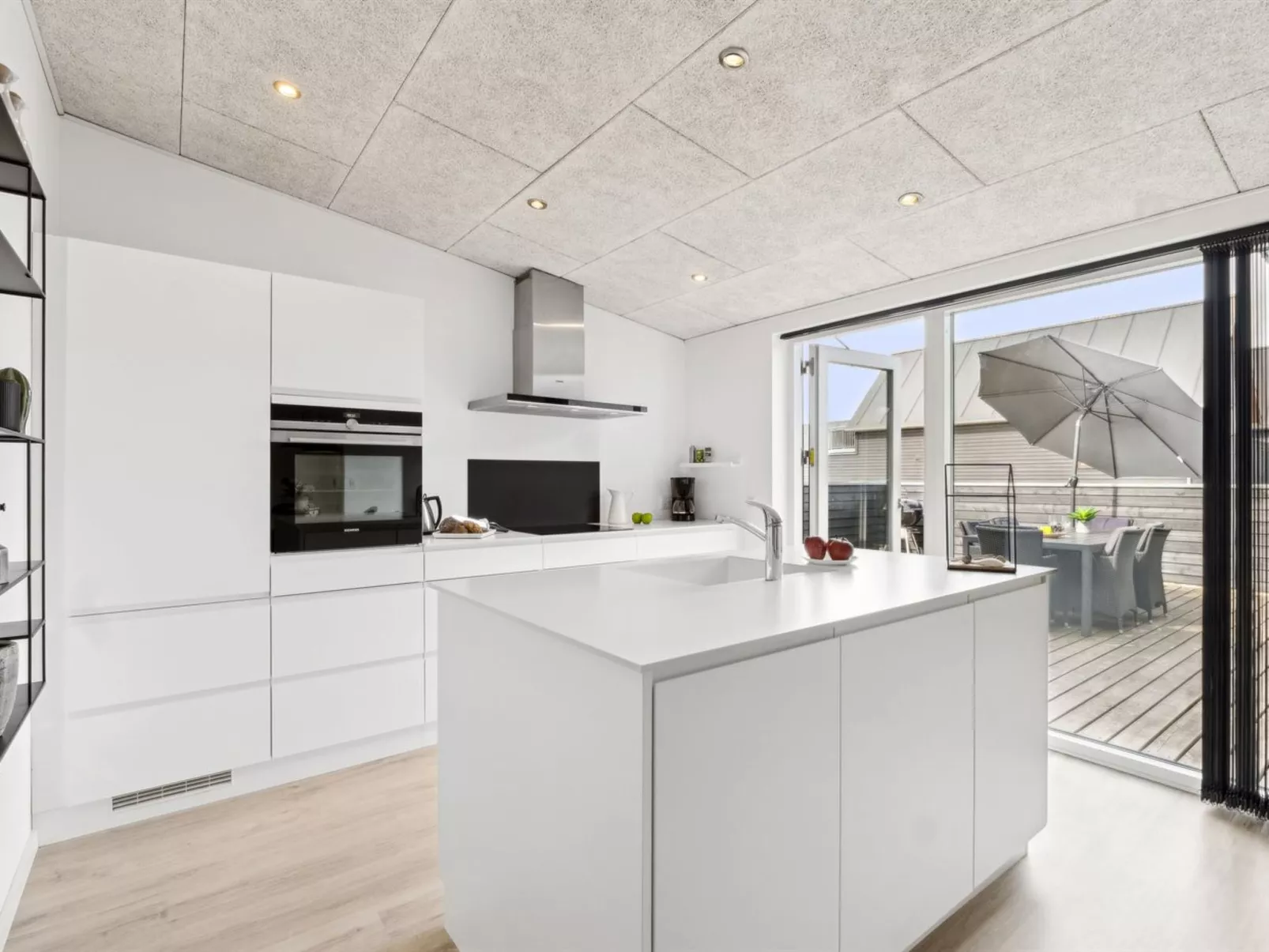 "Ingebrit" - 1.4km from the sea-Buiten