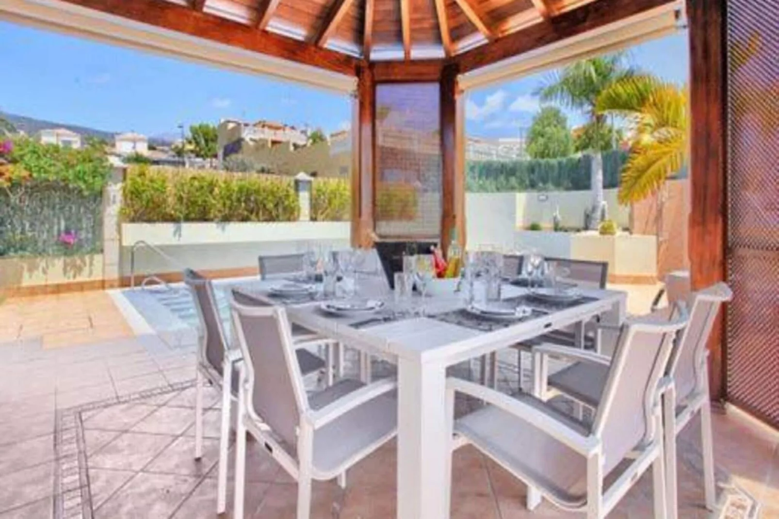 Home Holidays// Villa Home Holidays-Terrasbalkon