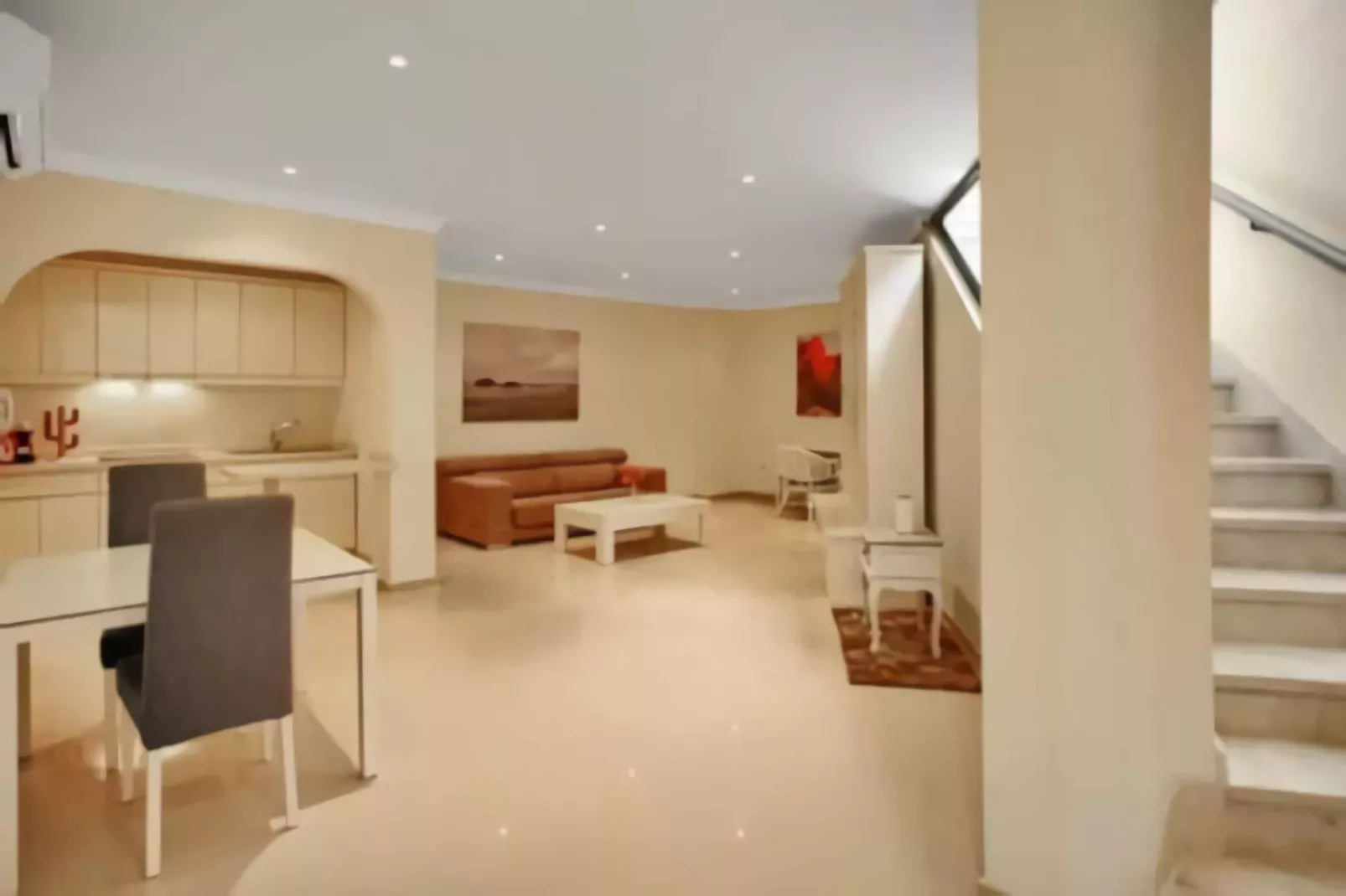 Home Holidays// Villa Home Holidays-Woonkamer