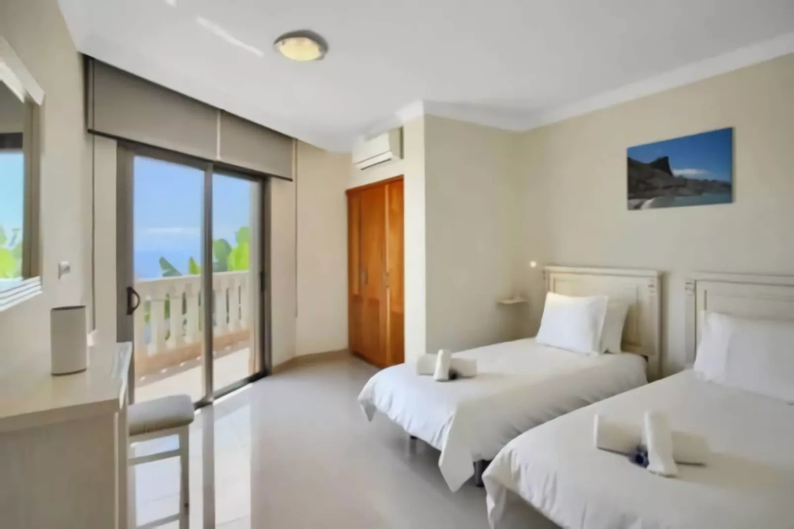 Home Holidays// Villa Home Holidays-Slaapkamer