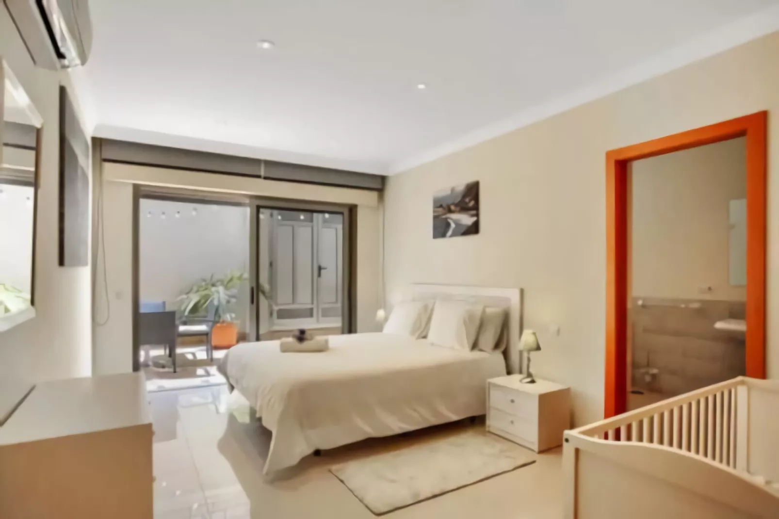 Home Holidays// Villa Home Holidays-Slaapkamer