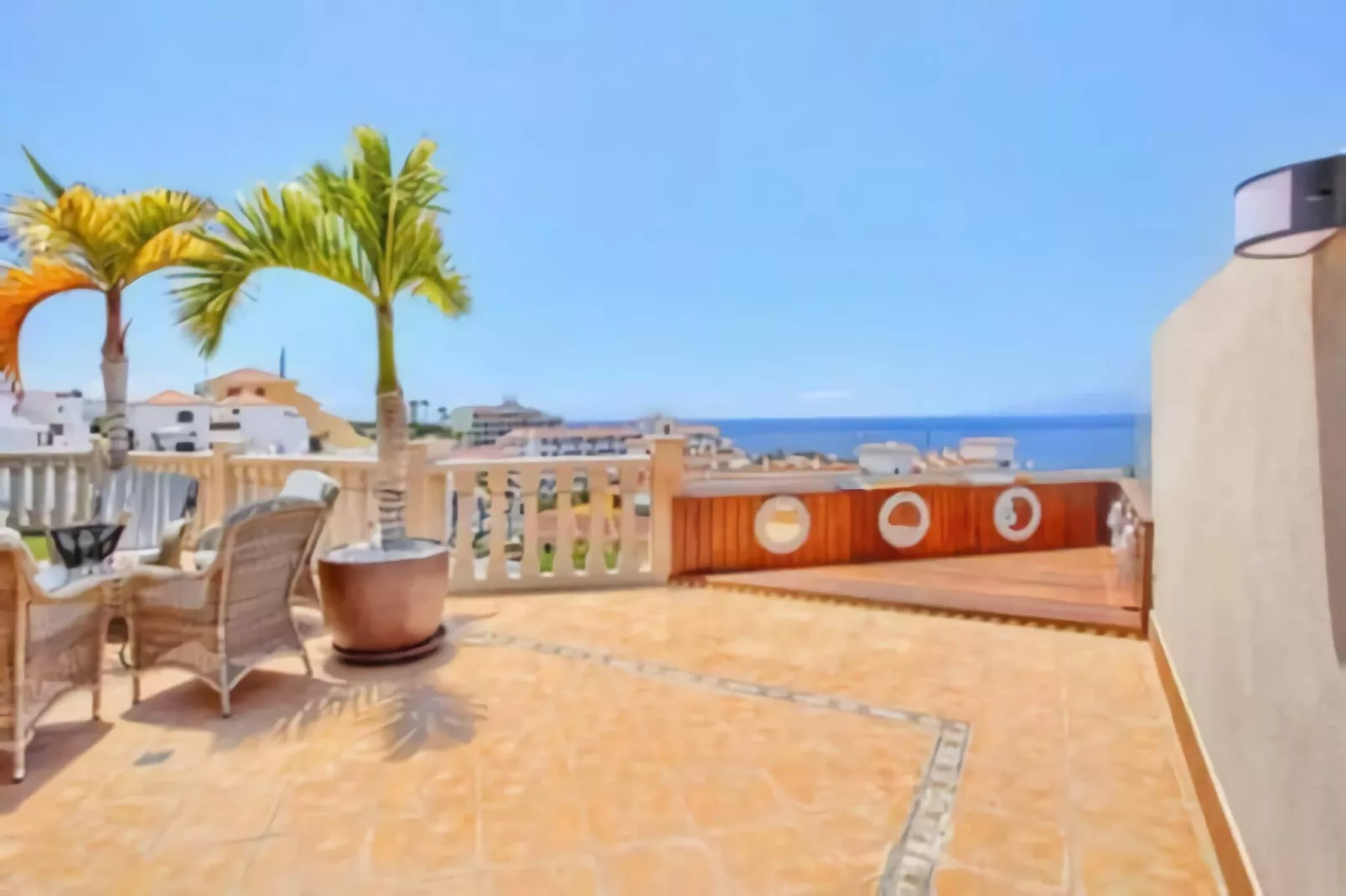 Home Holidays// Villa Home Holidays-Terrasbalkon