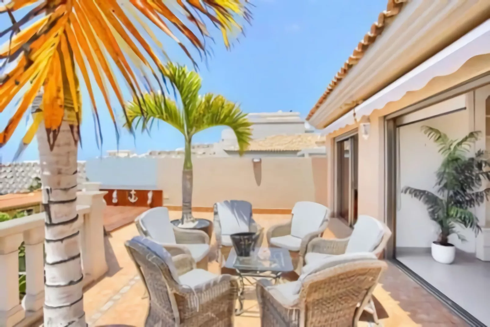 Home Holidays// Villa Home Holidays-Terrasbalkon